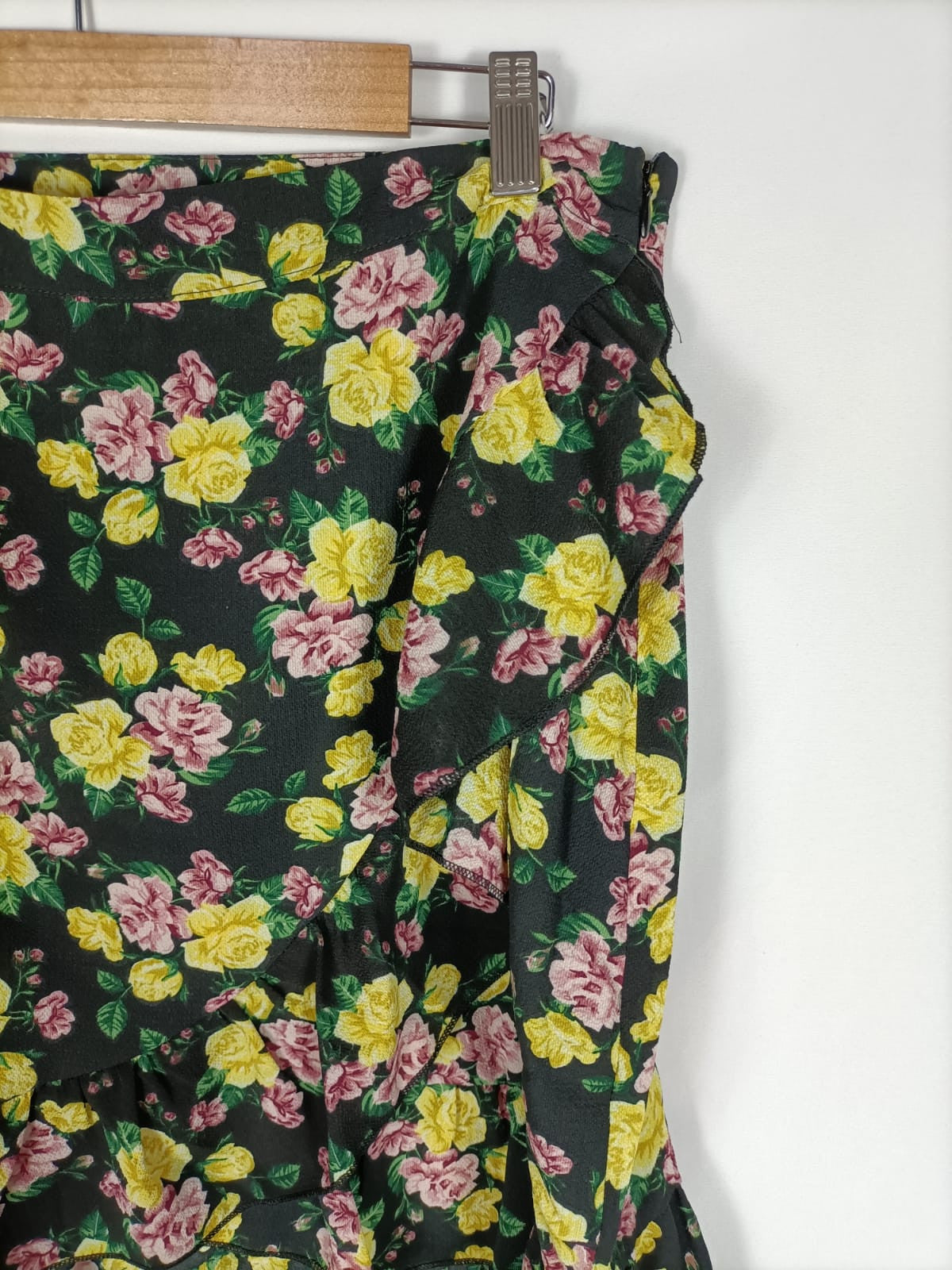 SHEIN. Black floral skirt S.xl