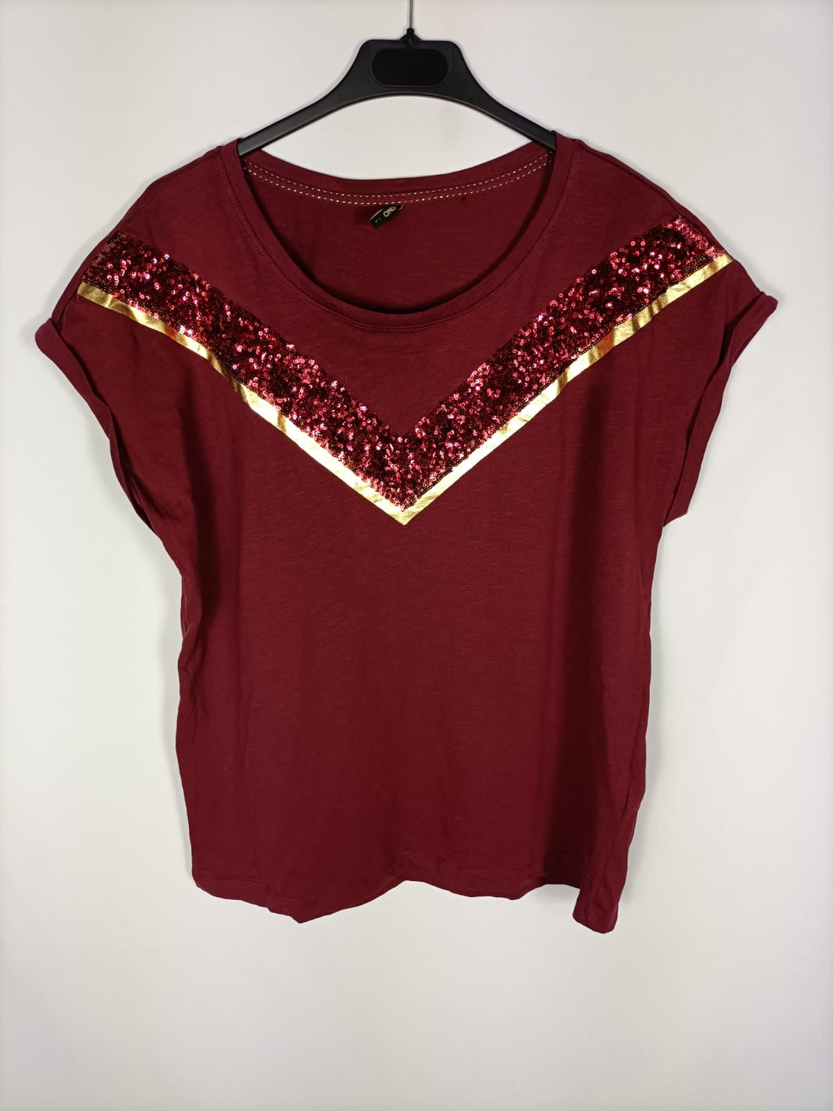 ONLY. Burgundy T-shirt Tl