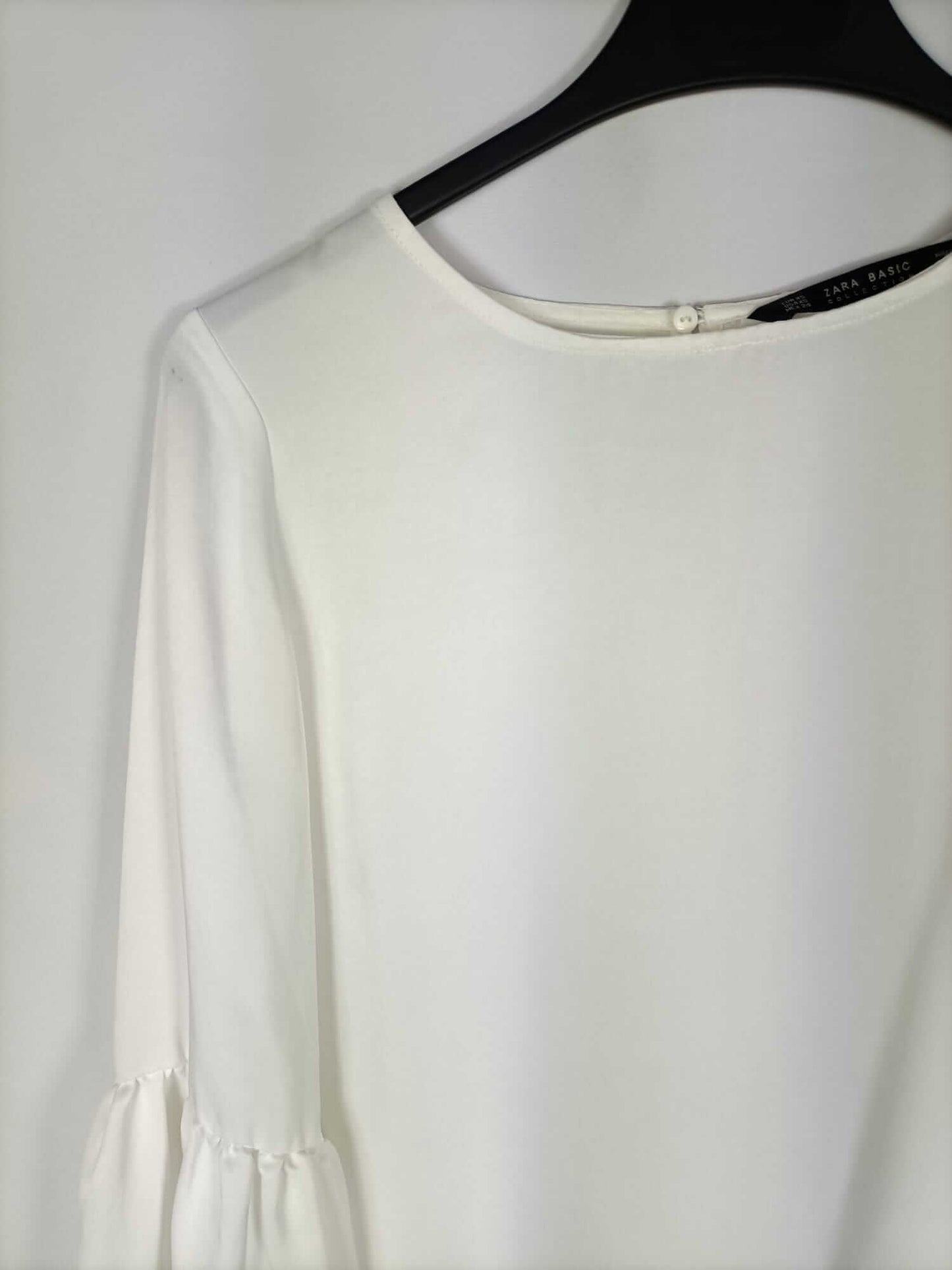 ZARA. Blusa blanca volantes T.xs