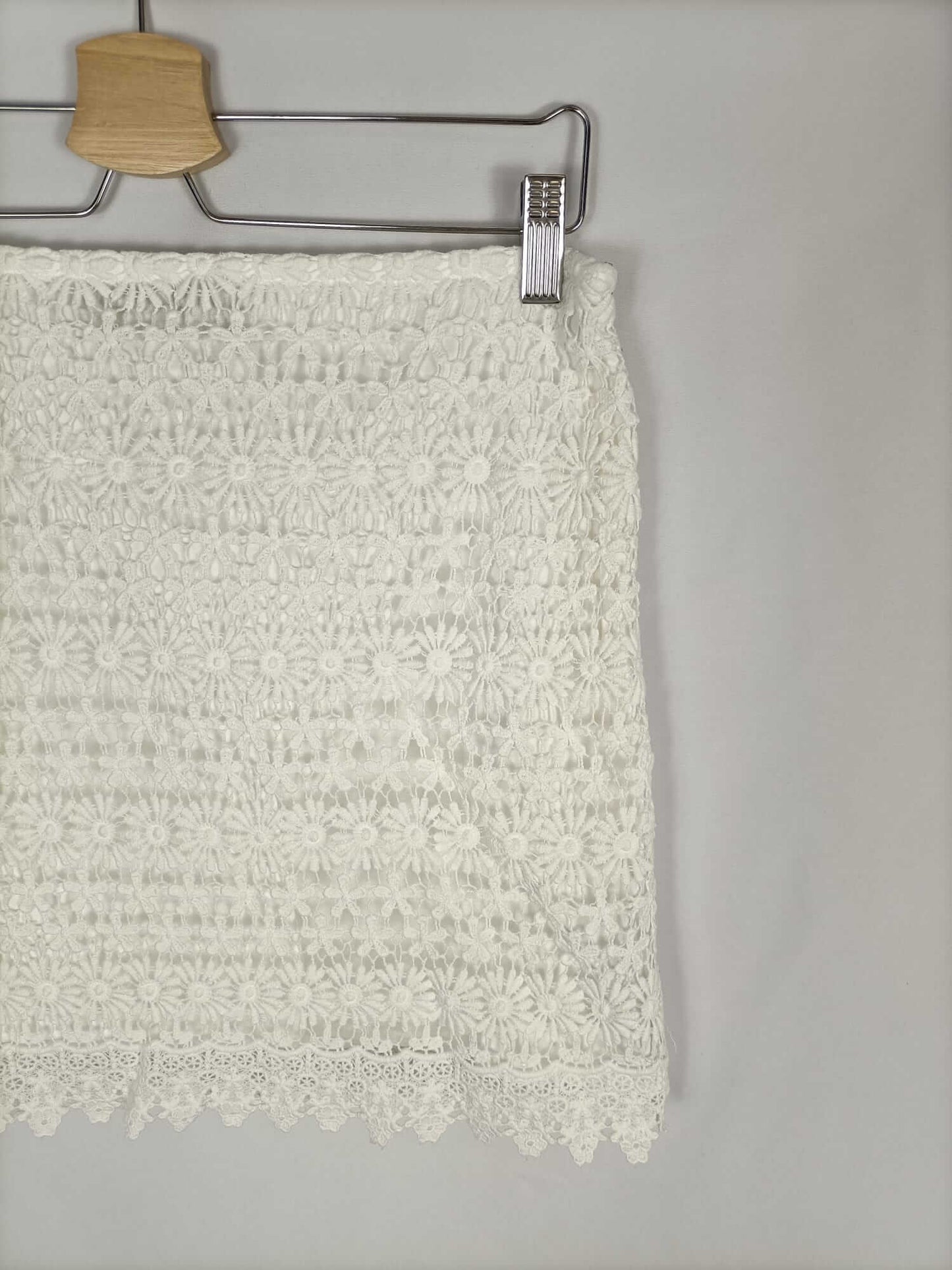 ZARA. Falda encaje blanca T.m