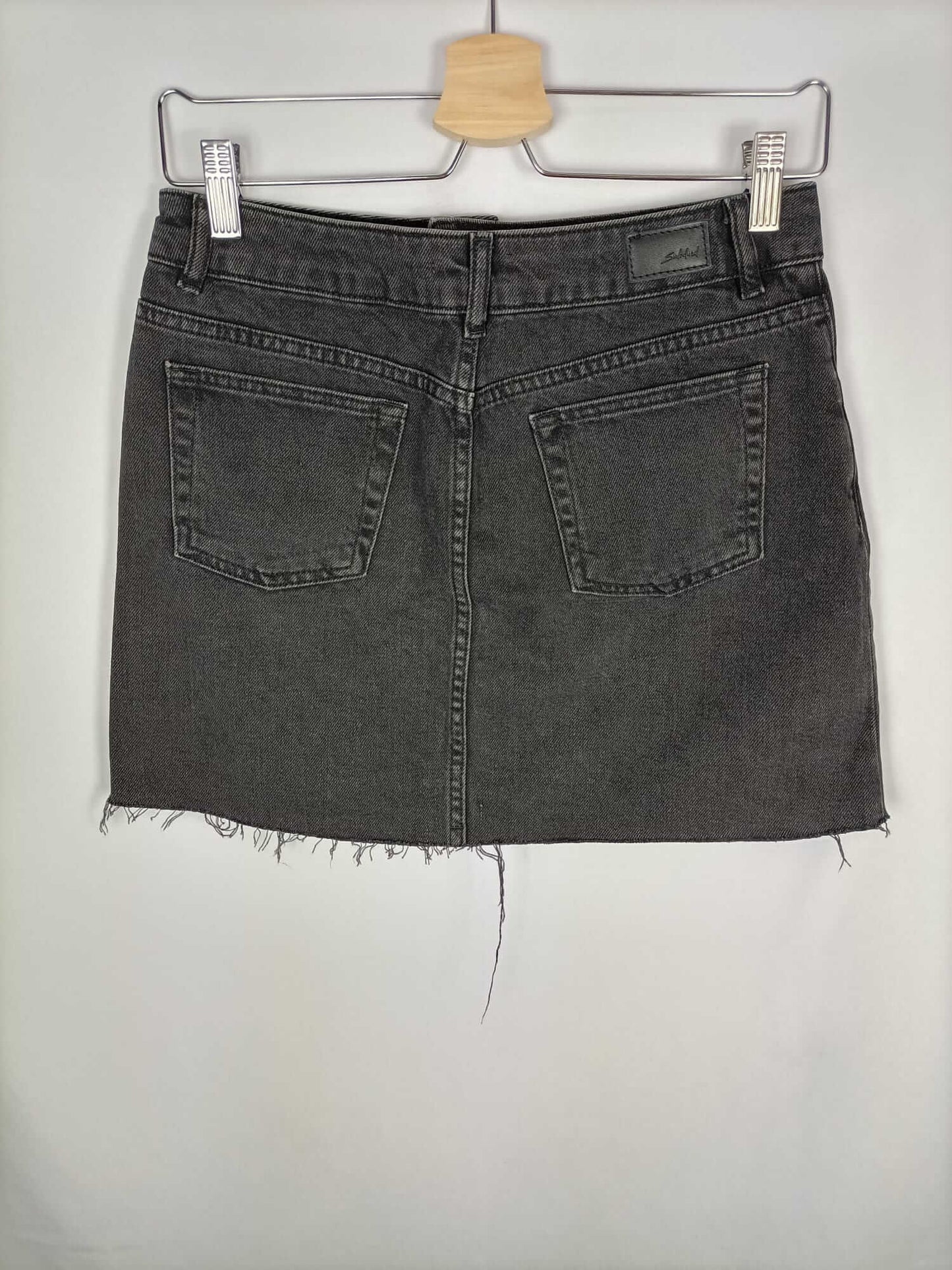 SUBDUED. Falda denim negra T.s