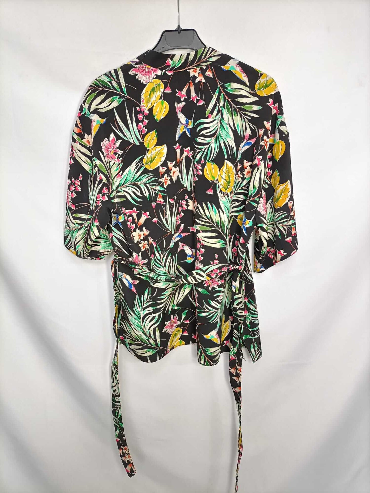 PRIMARK. Black floral blouse/blazer T.34