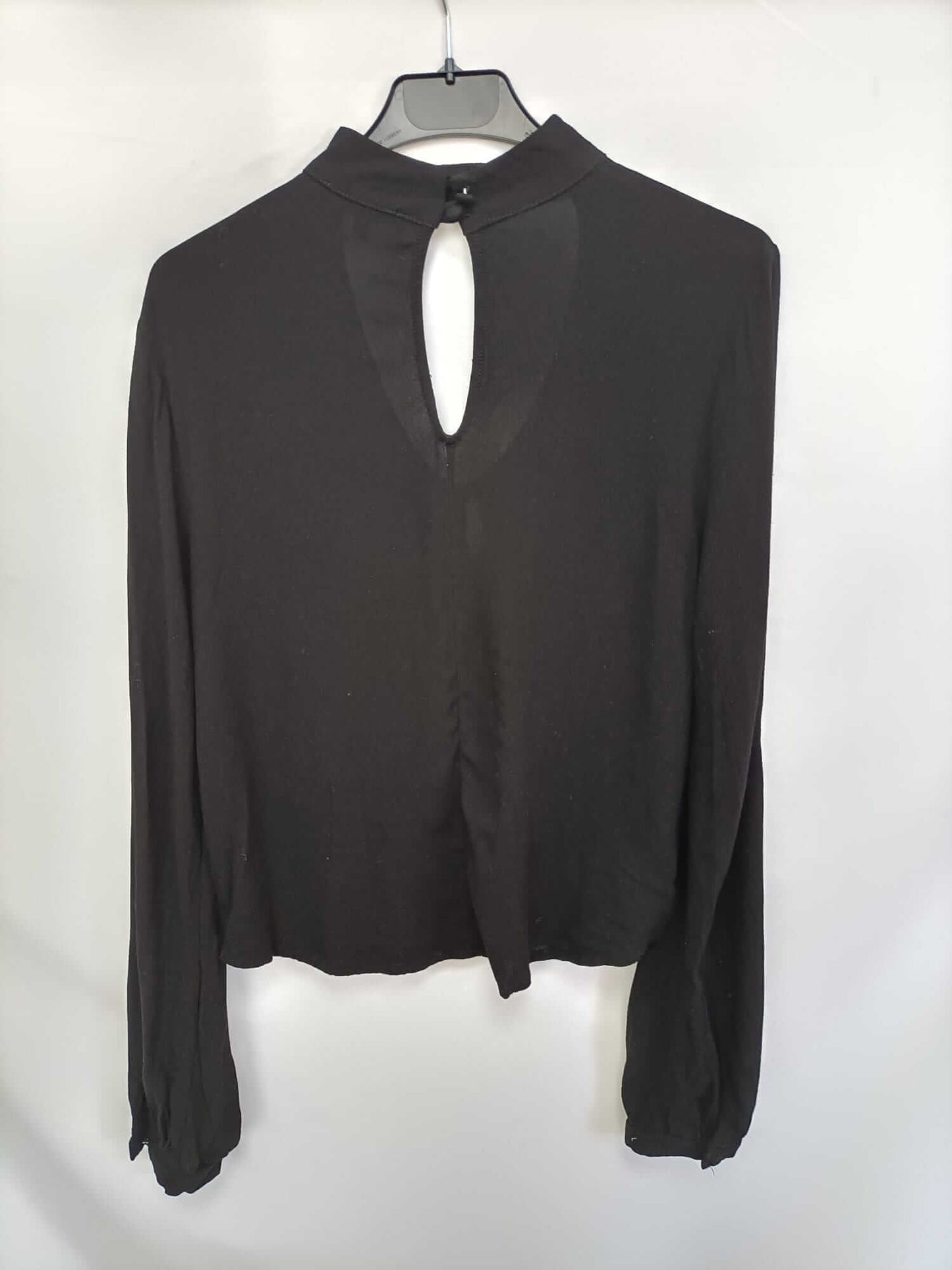 KENDALL&KYLIE. Black Ts shock blouse