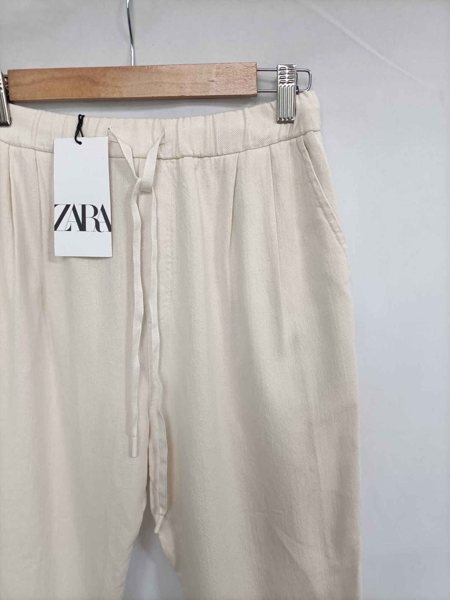 ZARA. Pantalón beige algodón T.xs