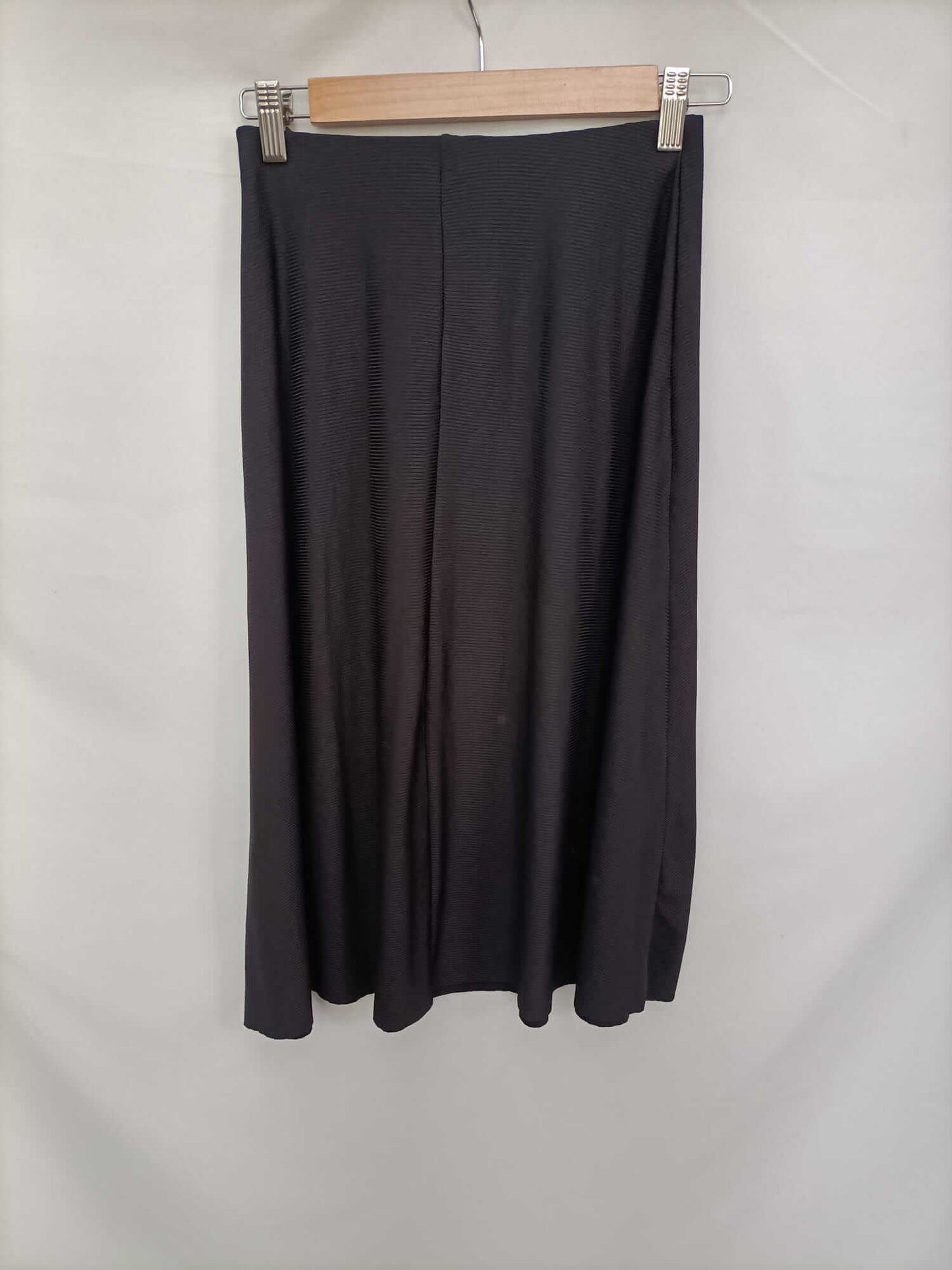 PULL&BEAR.Falda midi negra T.s