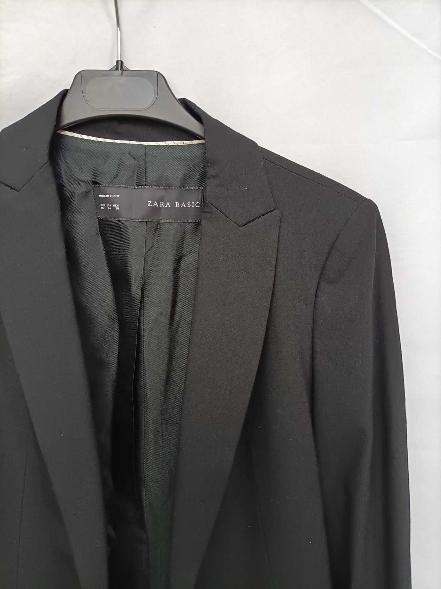 ZARA.Blazer negra T.36