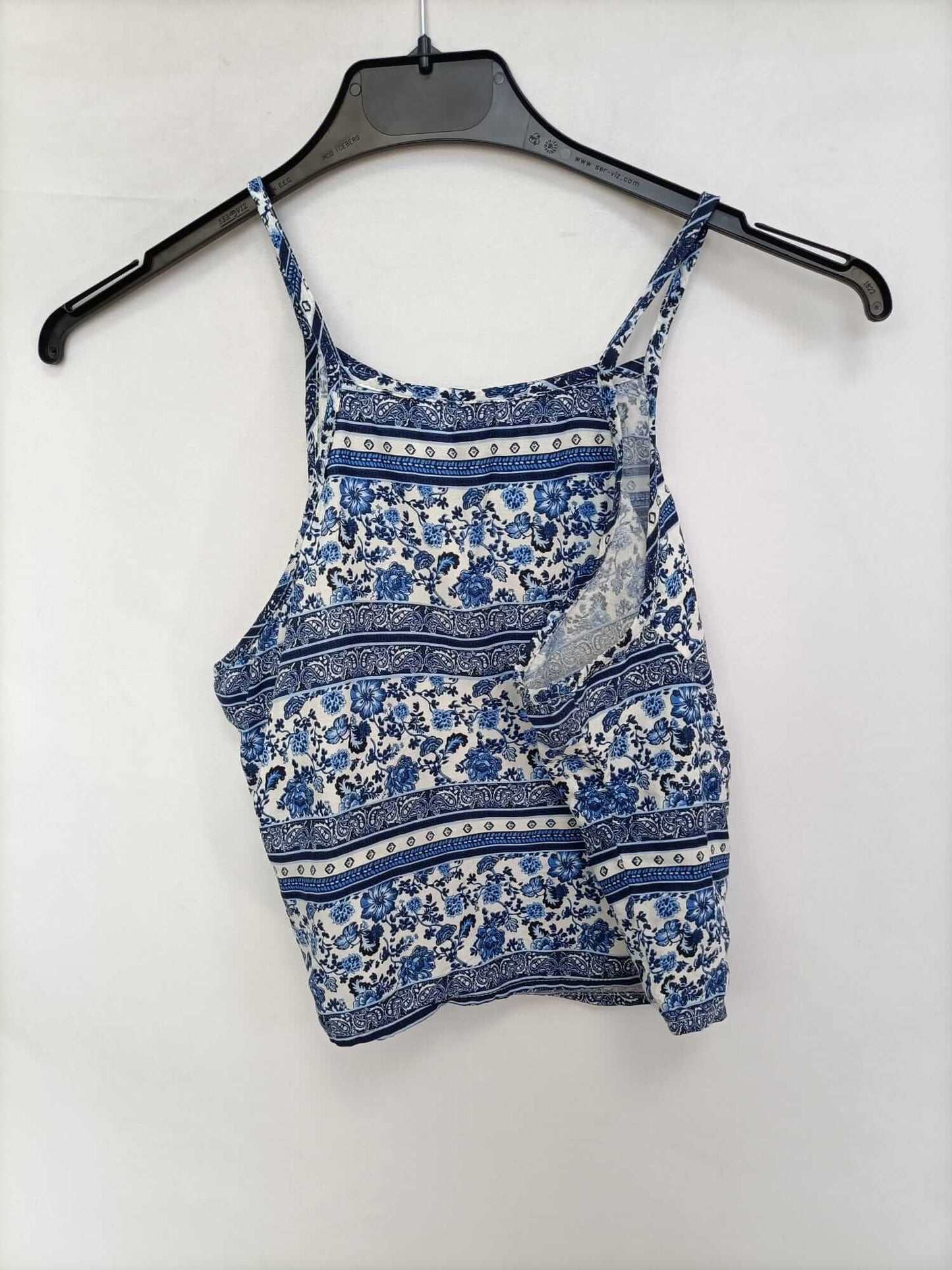 H&M. Croptop flores azules T.38