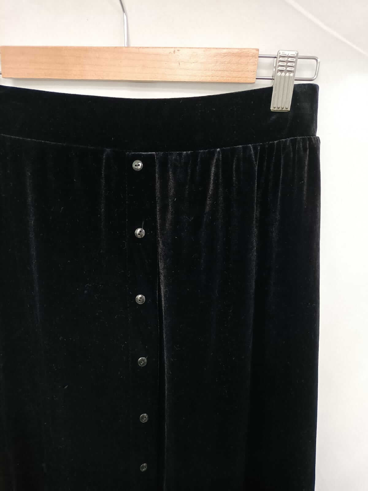 OTRAS. Falda midi terciopelo negro T.u (s/m)