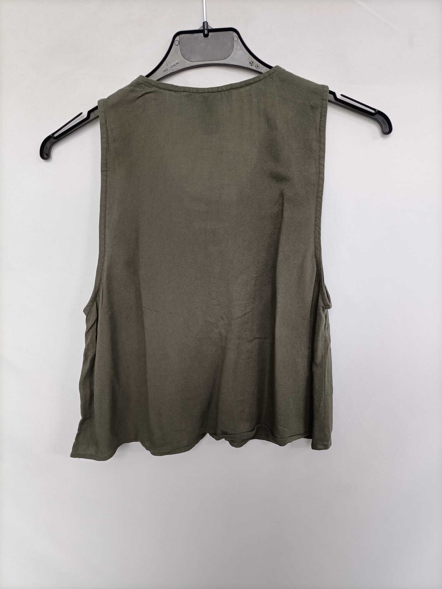 FOREVER21. Top verde cuerdas T.s