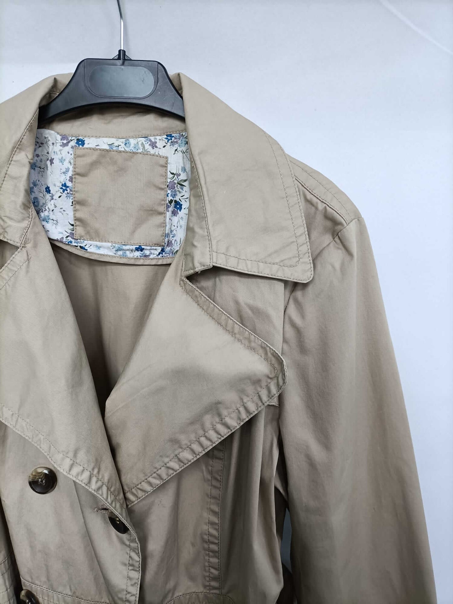 OTRAS. Gabardina beige Tu (s/m)