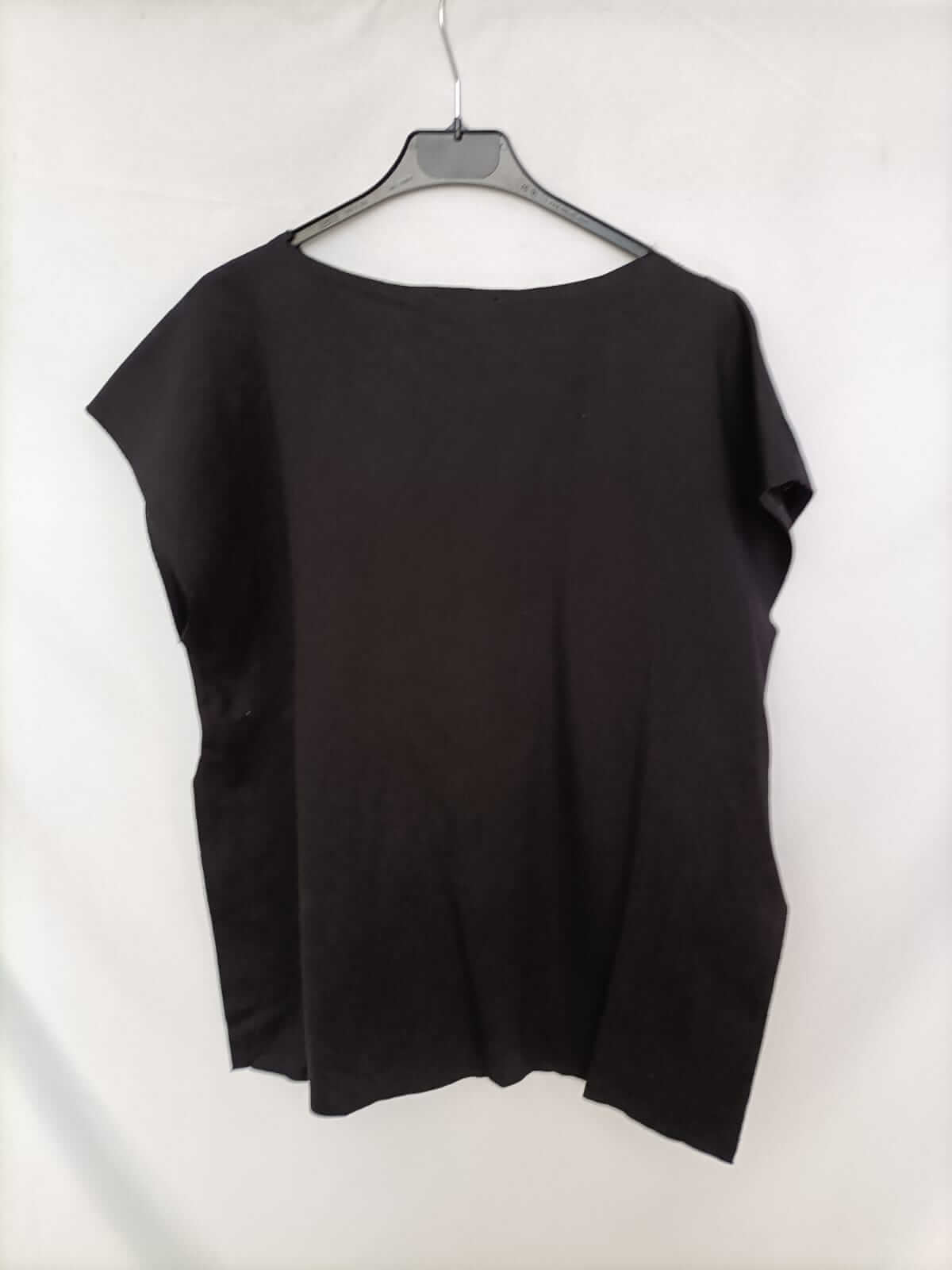 WEYHOOD. Camiseta negra oversized TU