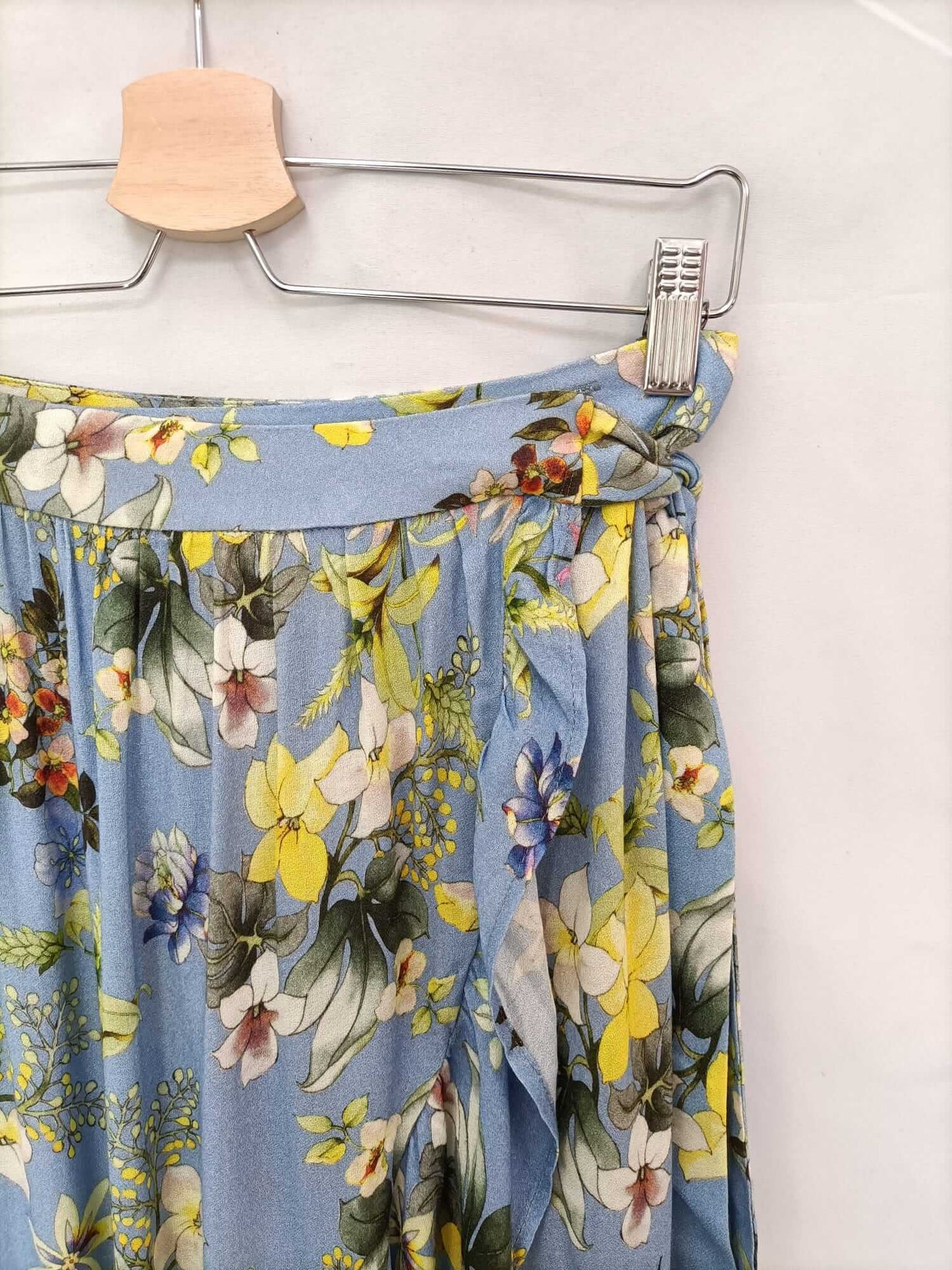 STRADIVARIUS.Blue floral midi skirt Ts