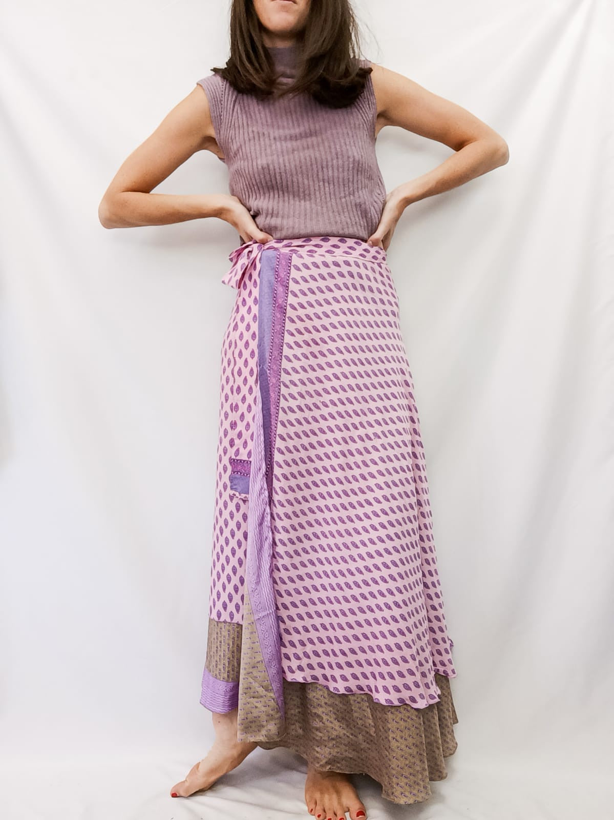 WITH ITS OWN LIGHT.Vintage silk midi skirt TU