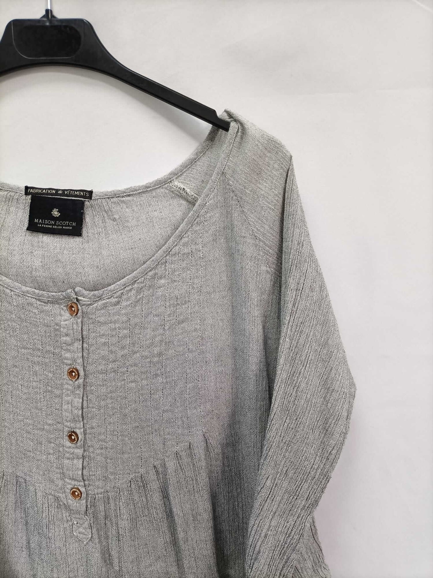MAISON SCOTCH. Blusa gris plisada Tu (s/m)