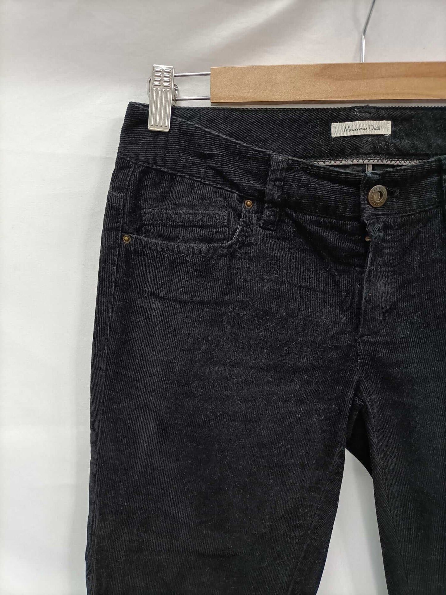MASSIMO DUTTI. Pantalón negro pana T.36