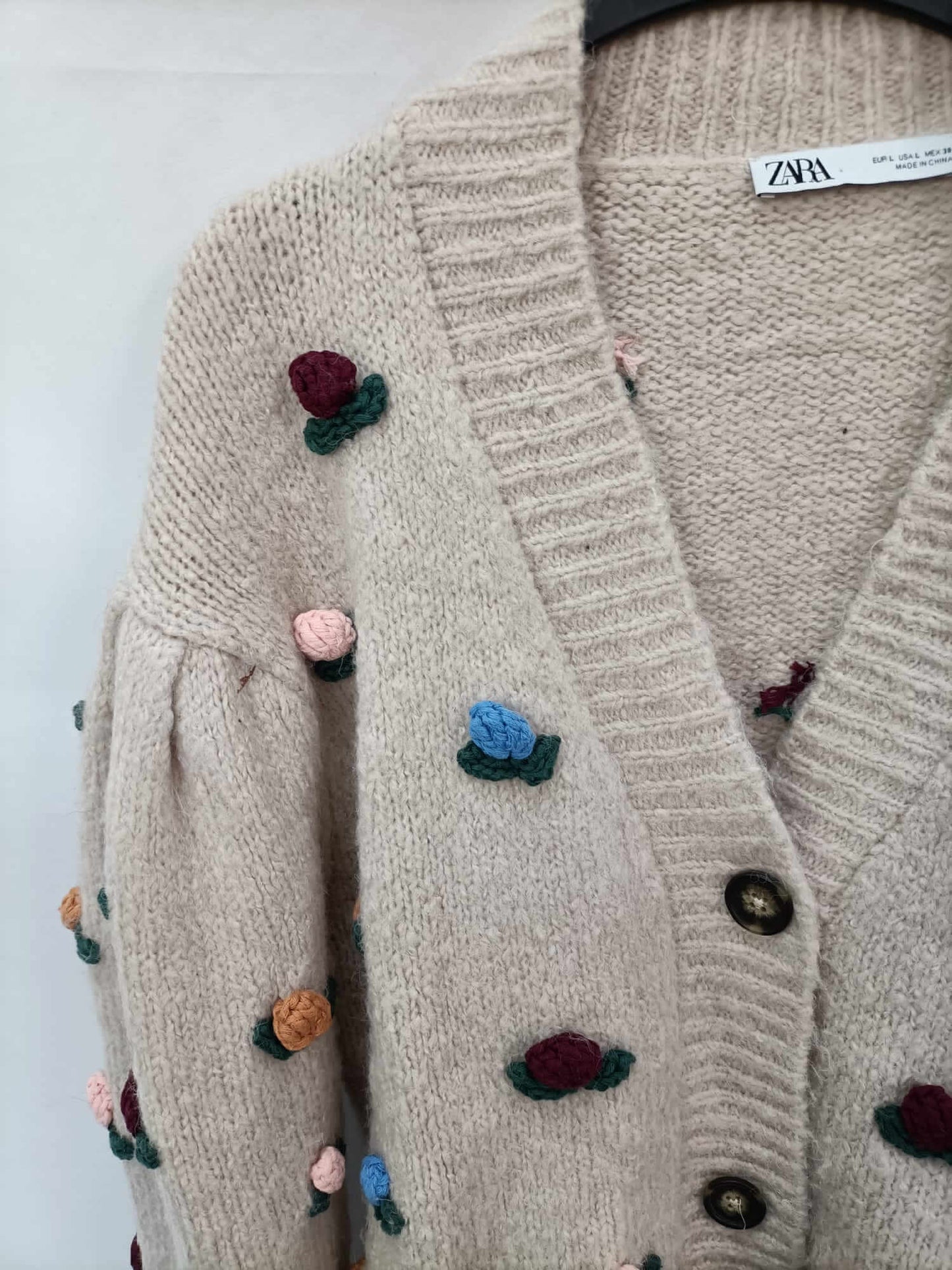 ZARA. Beige floral cardigan Tl
