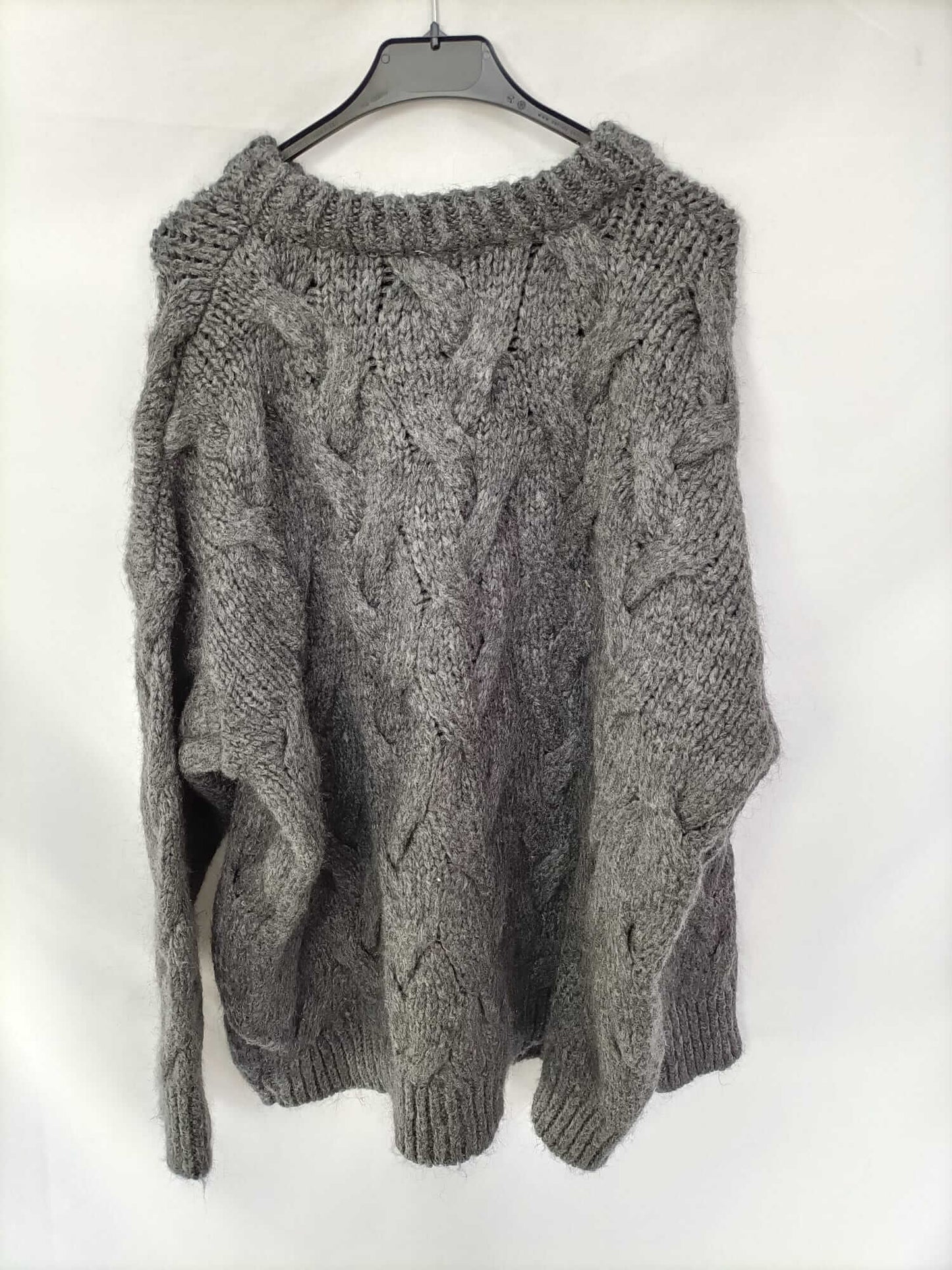 ZARA. Grey cable-knit sweater Tm