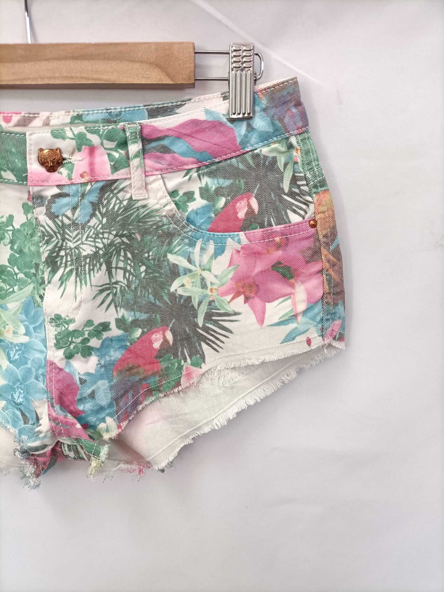 ZARA. Mini shorts flores T.36