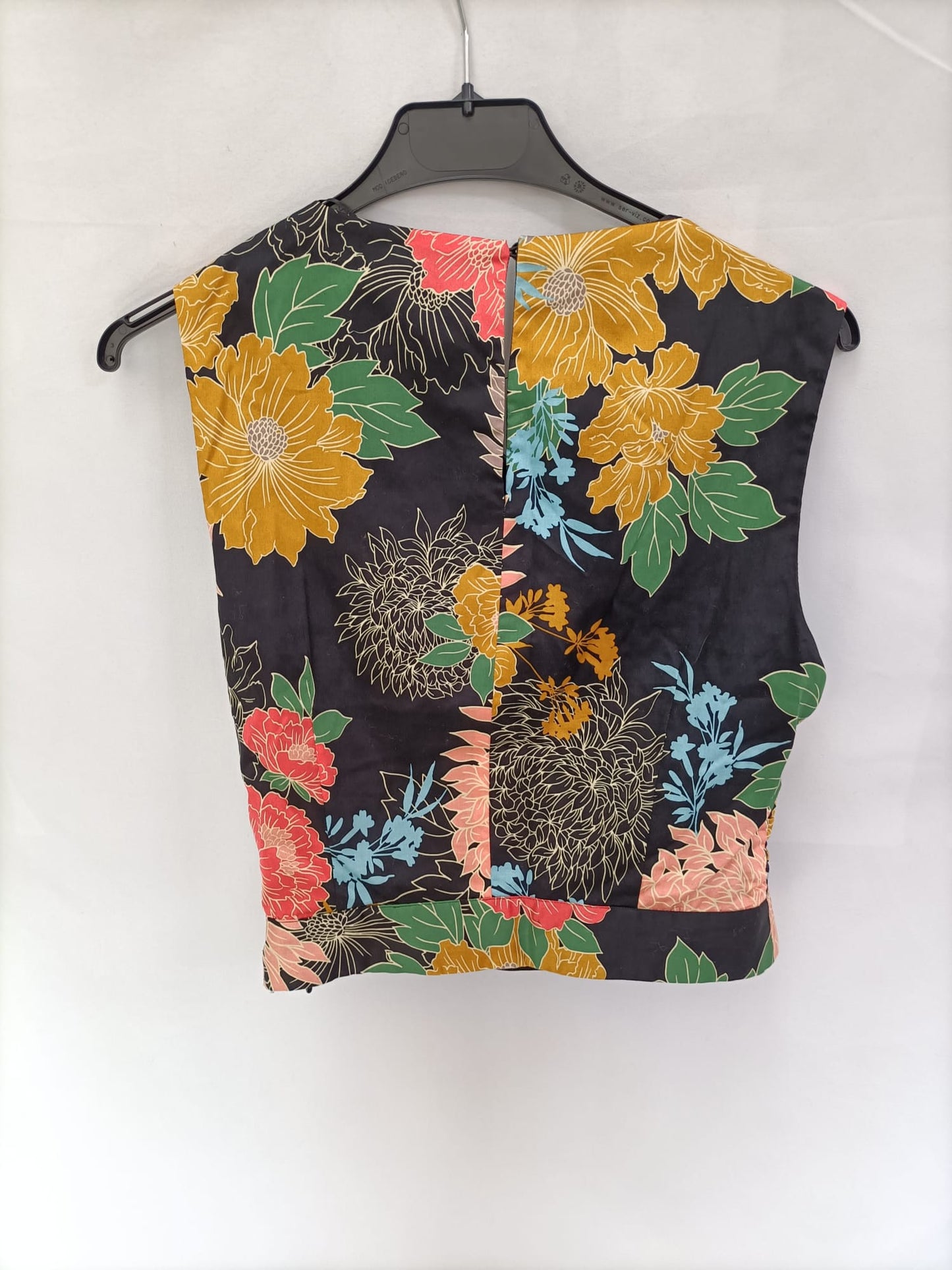 ZARA. Black floral Ts top