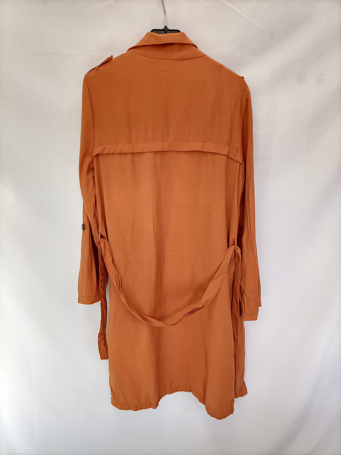 BERSHKA. Fluid trench coat in tile color Ts