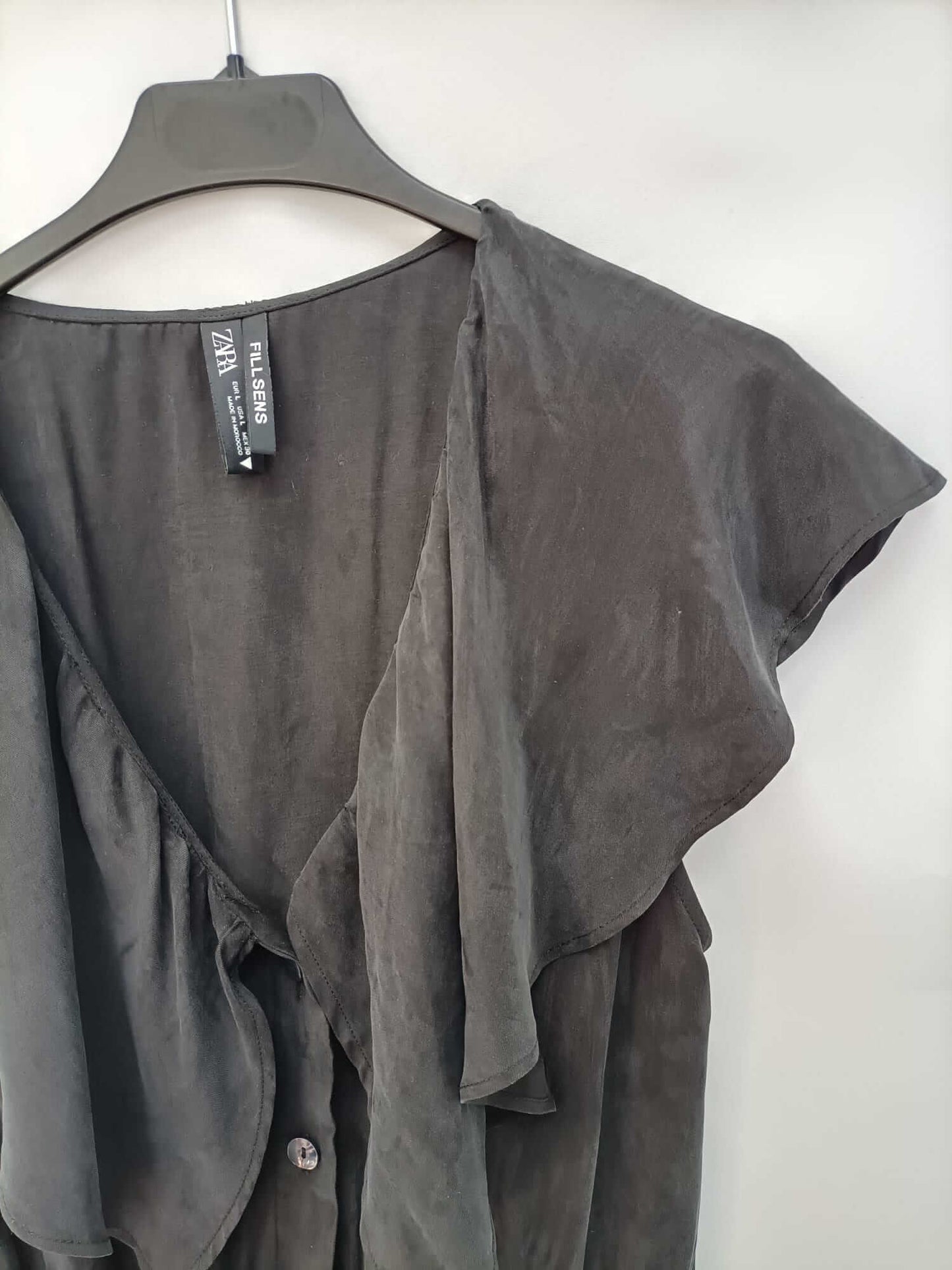 ZARA. Vestido largo negro volante T.l
