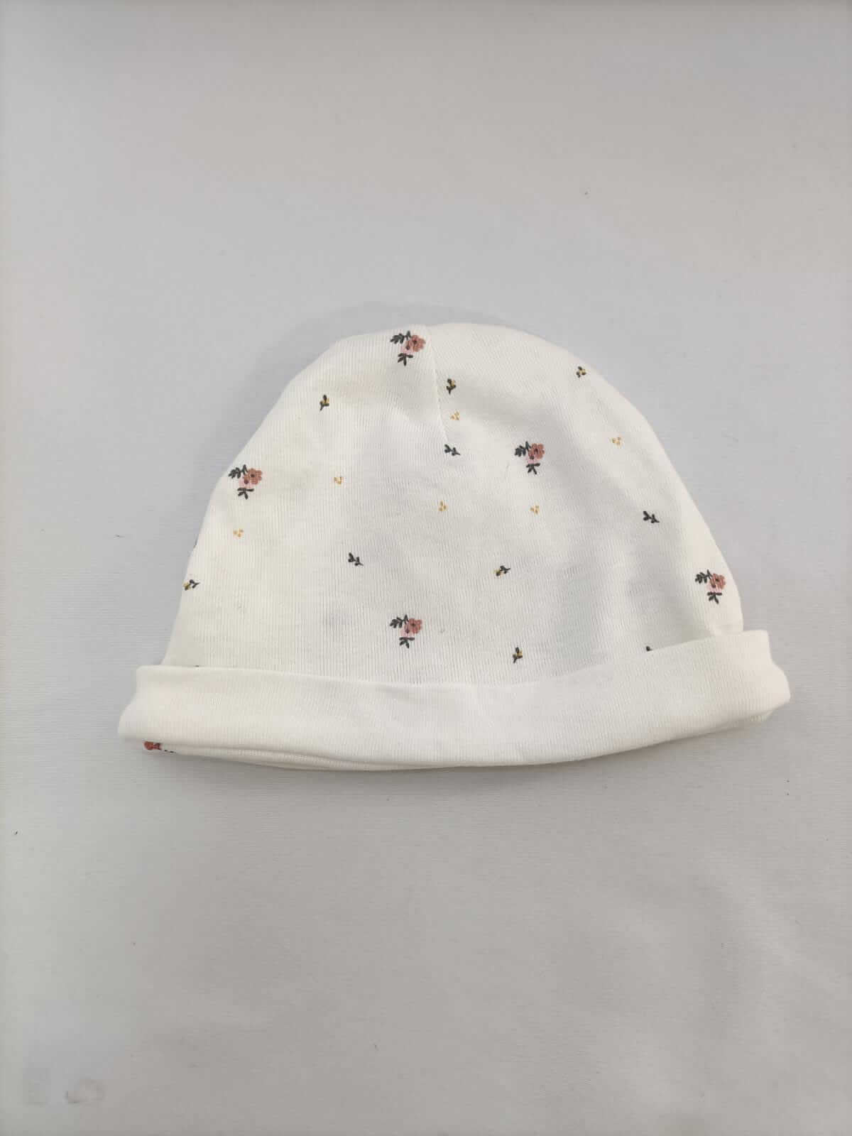 KAIBI. Gorrito blanco flores T.3 meses