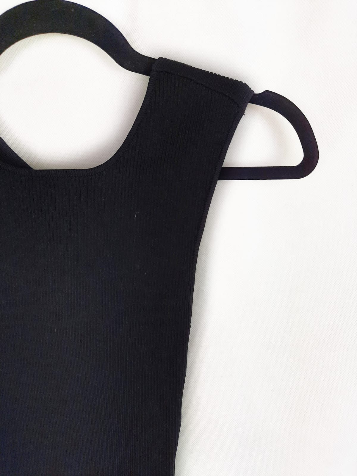 ZARA. Top negro talla L