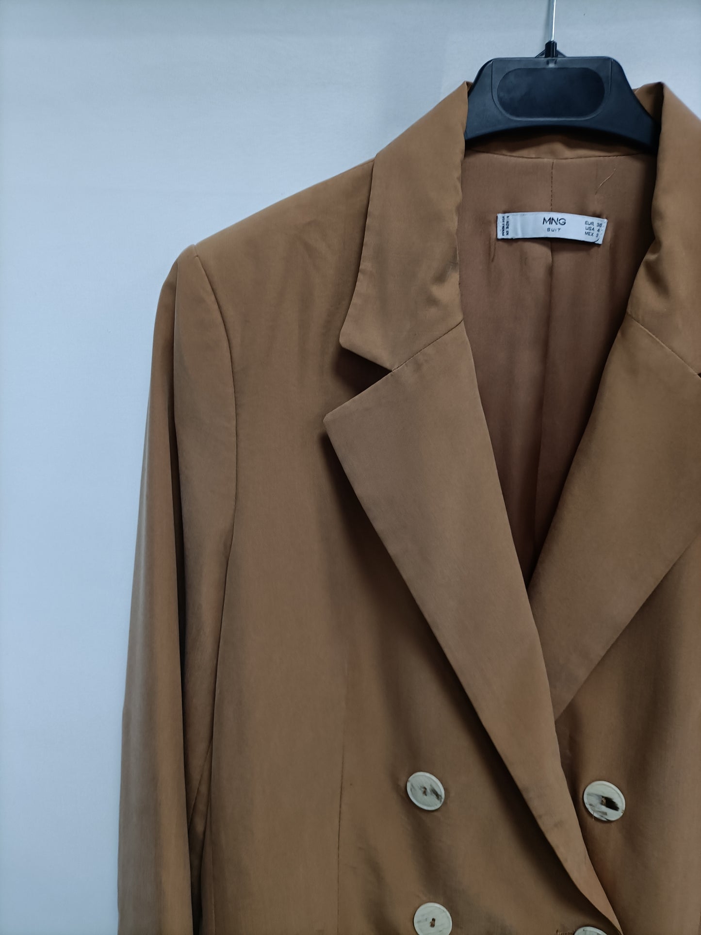 MANGO. Blazer Camel cruzada T.36