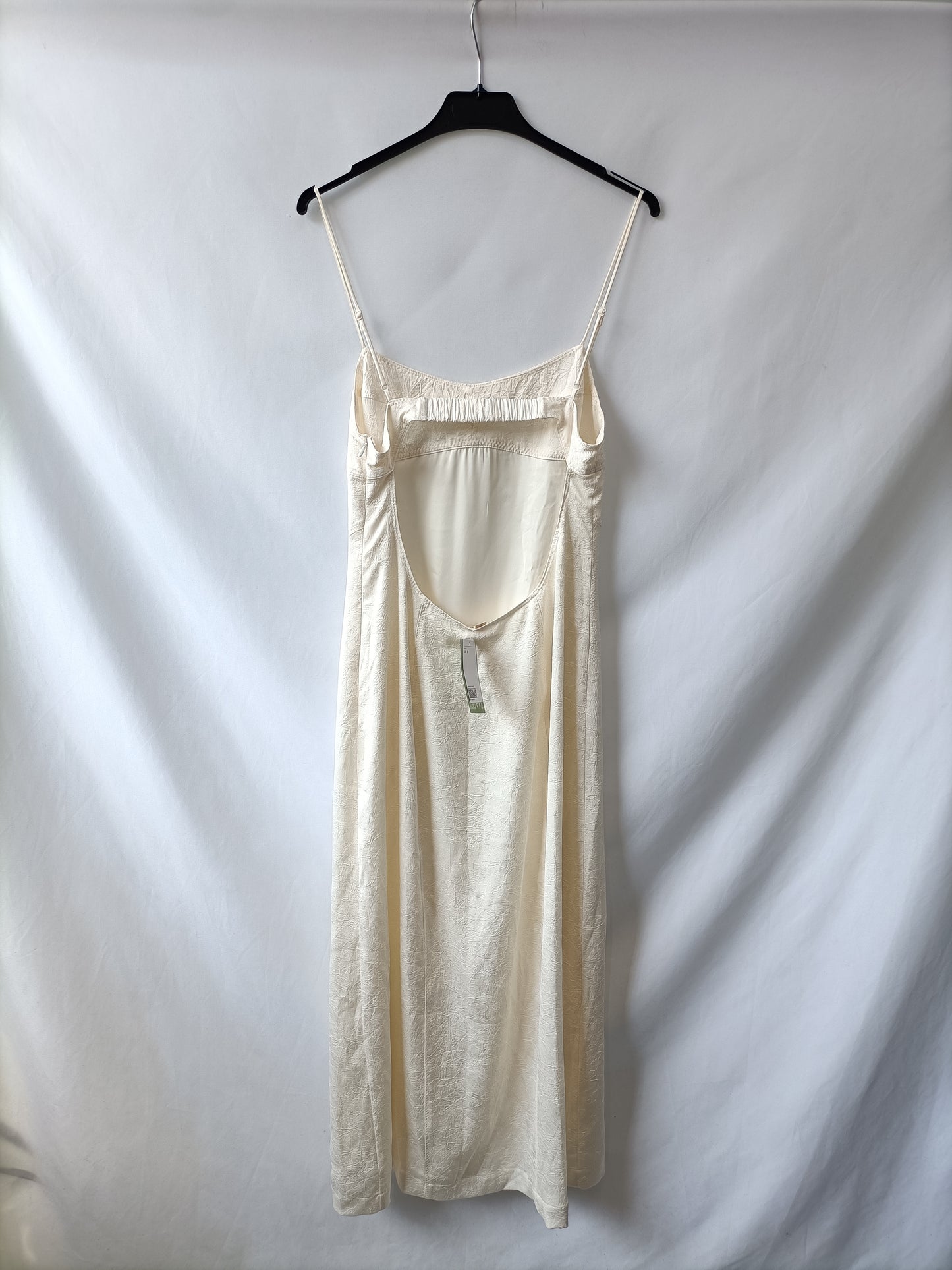H&M. Vestido mido beige abertura T.38