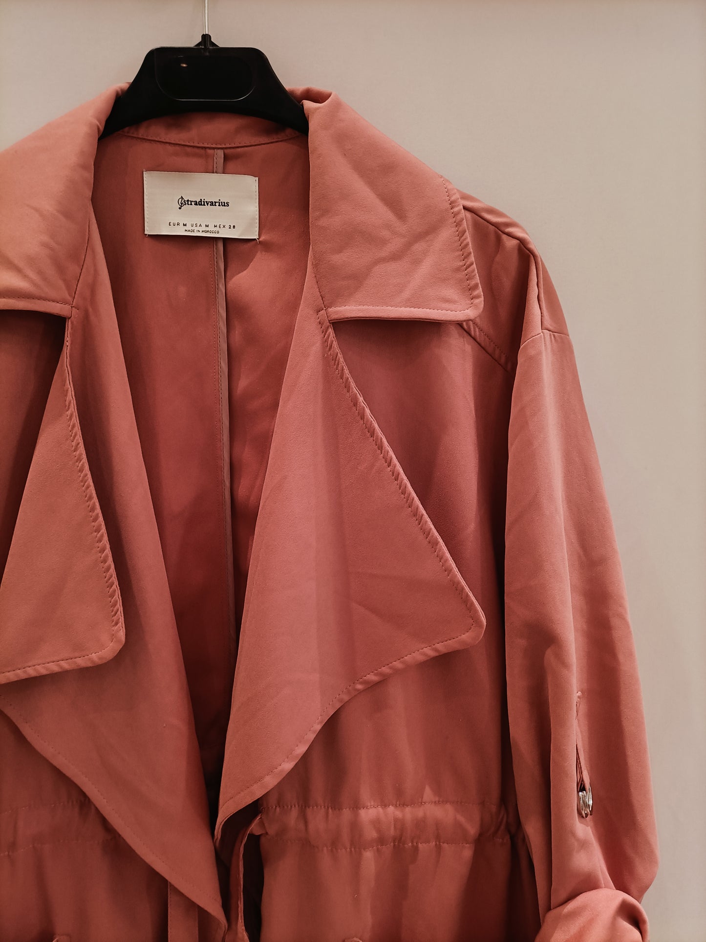 STRADIVARIUS. chaqueta fina rosa T.m