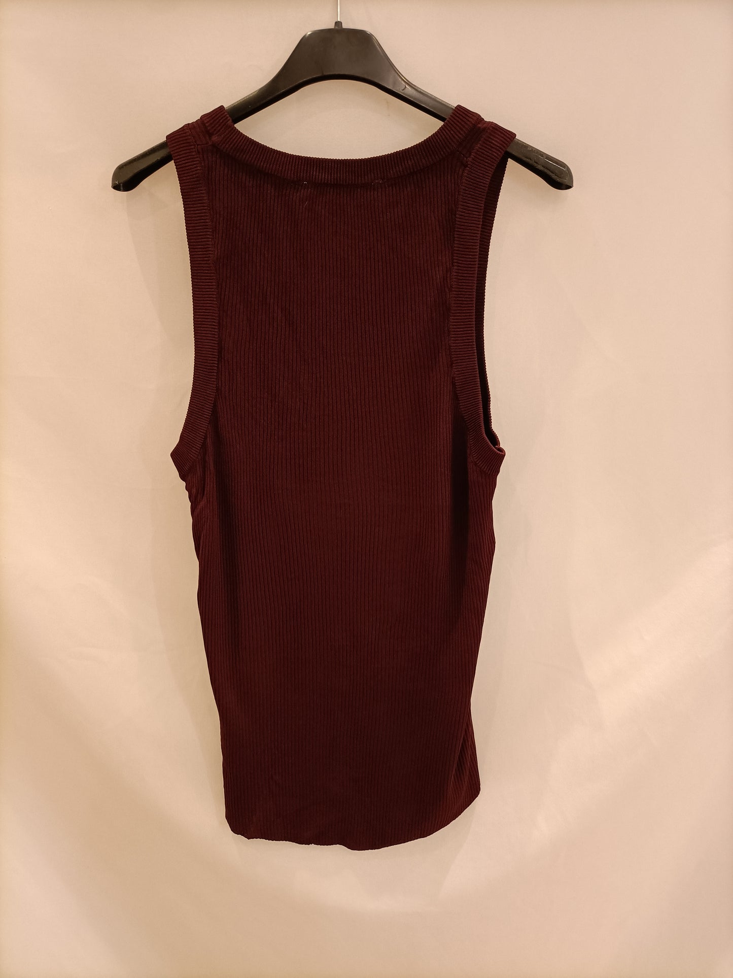 ZARA. Top burdeos canalé T.xl