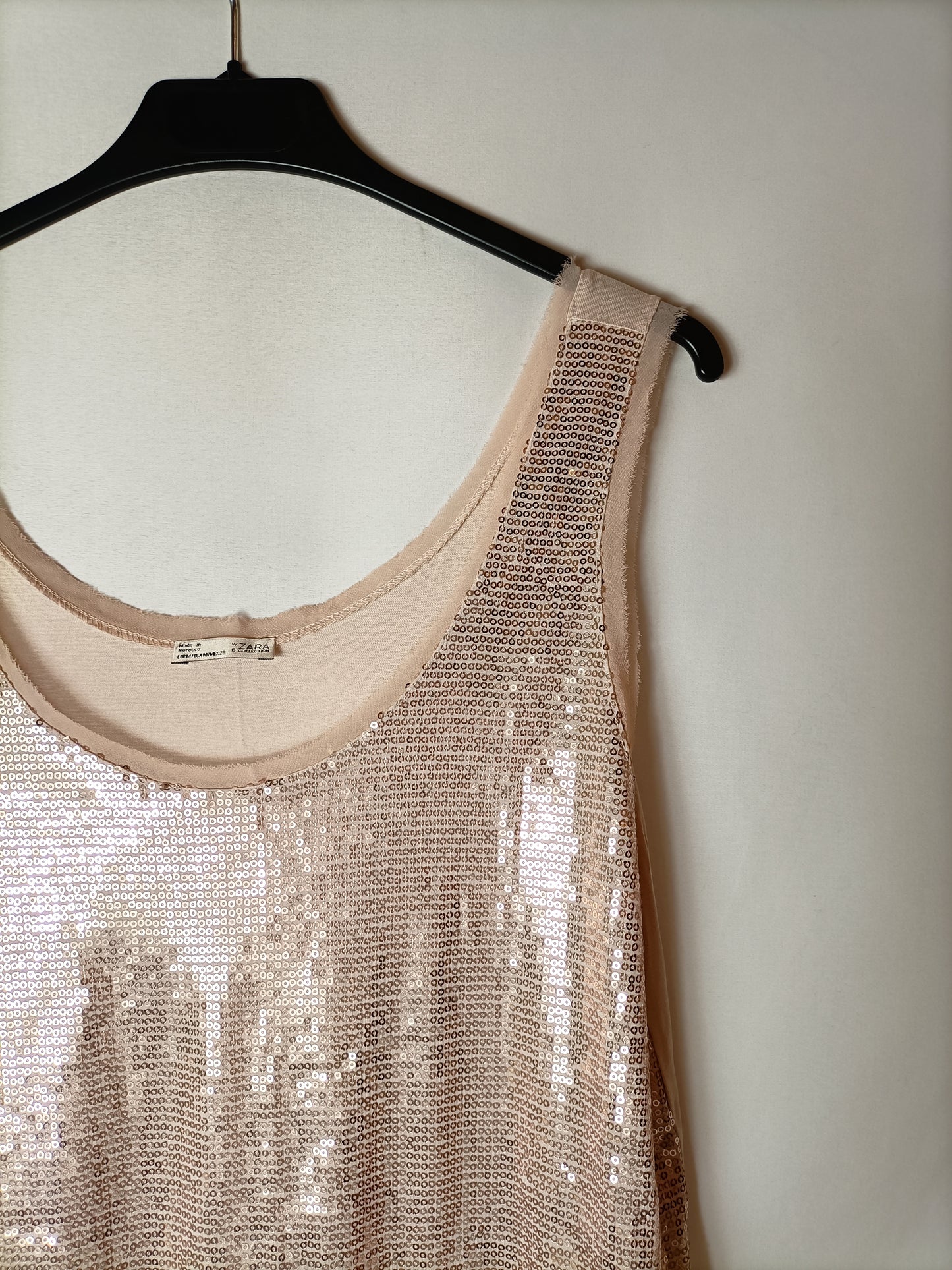 ZARA. Top color nude mini lentejuelas. T M