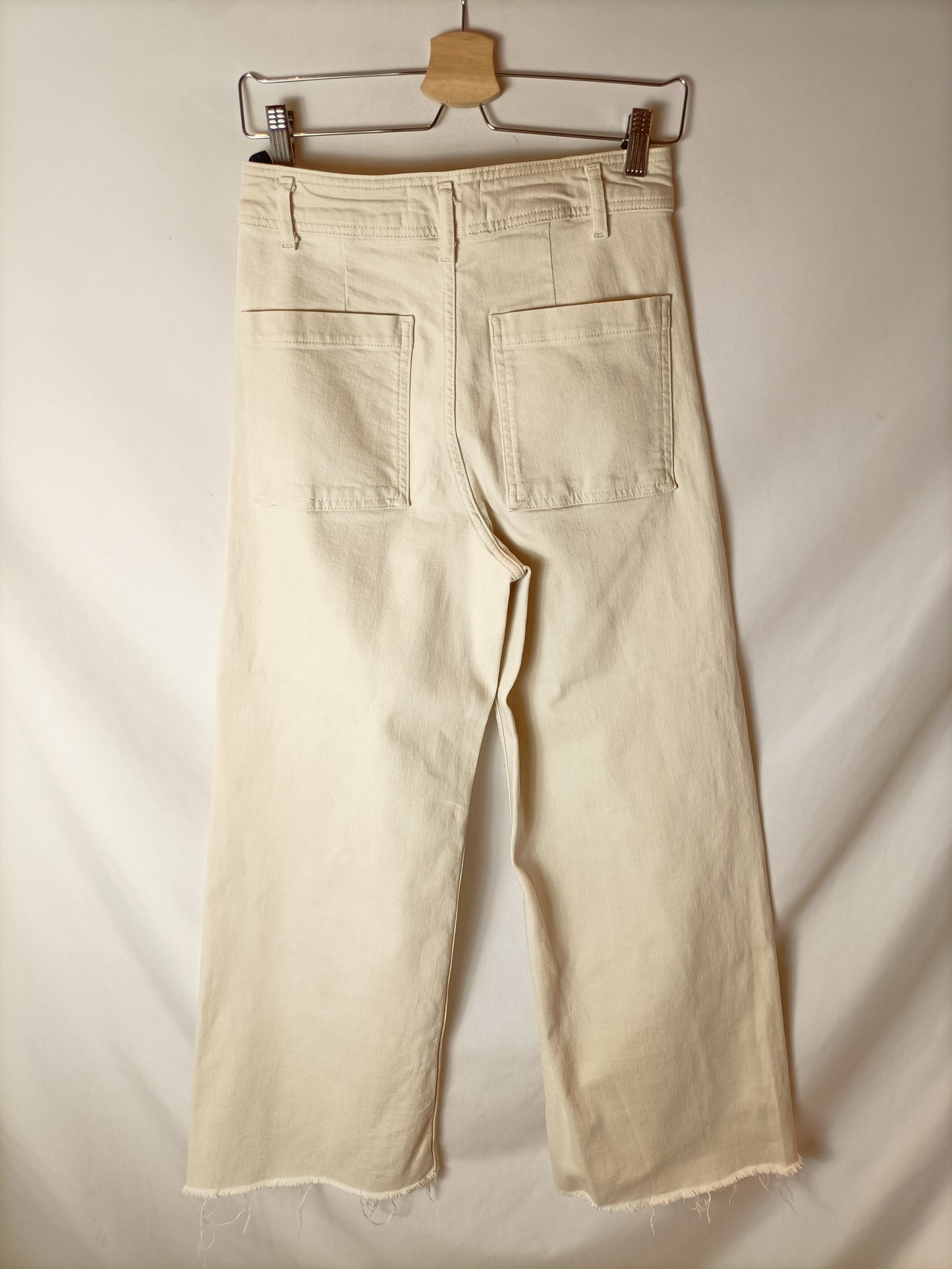 ZARA. Pantalones culotte beige. T 36