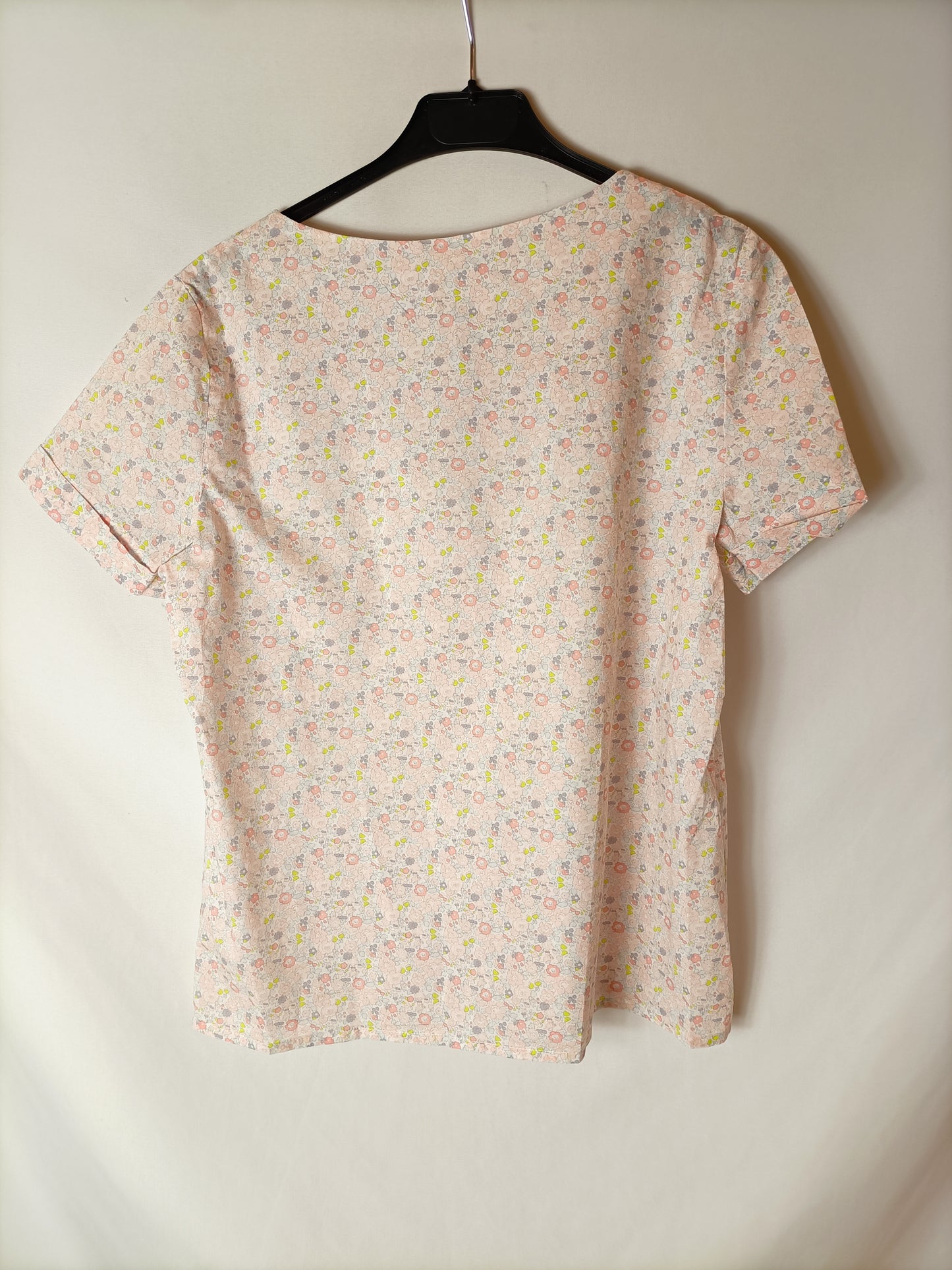 MI CANESÚ. Blusa flores manga corta rosa. T G (m)