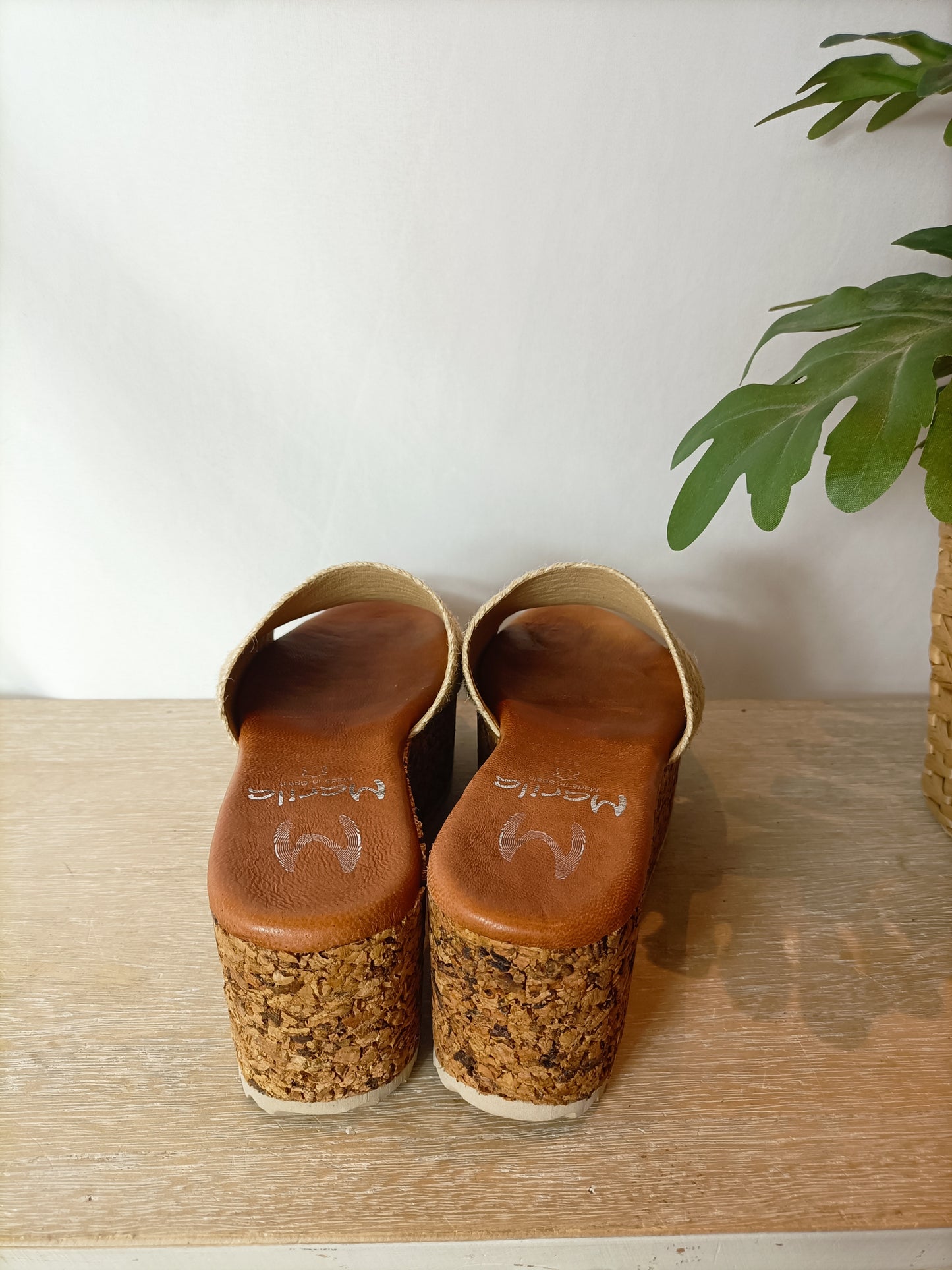 MARILA. Raffia platform size 38