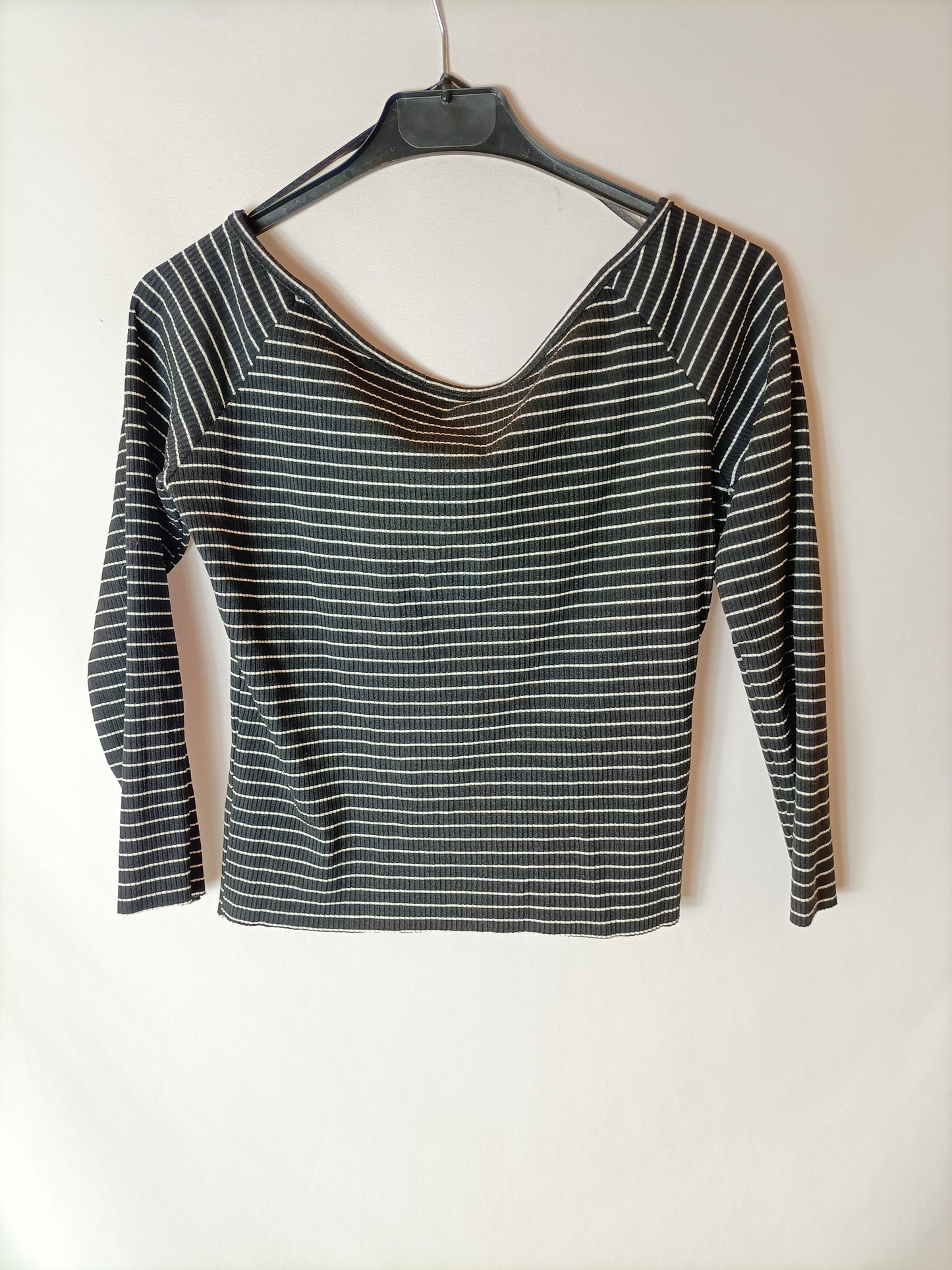 PULL&BEAR. Camiseta textura rayas T.l