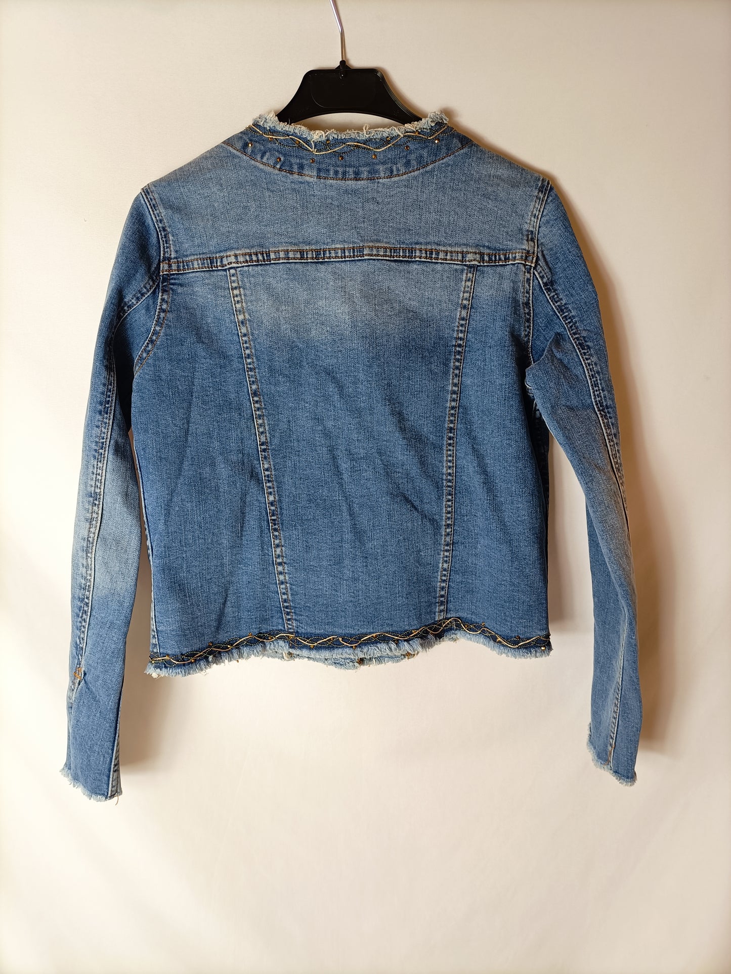 MANGO. Chaqueta vaquera abalorios T.m