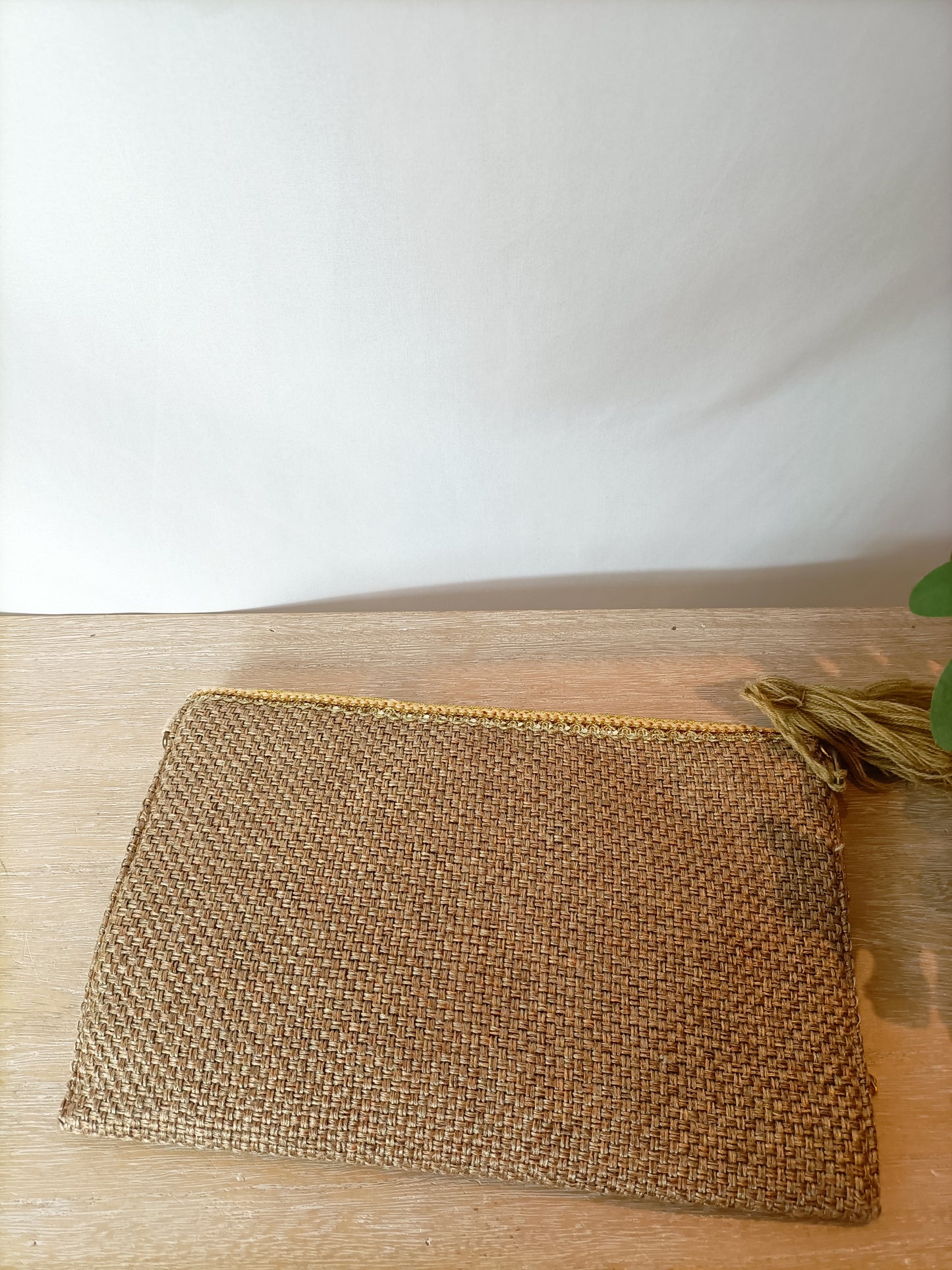 OTRAS. Cartera/bolso beige pedrería