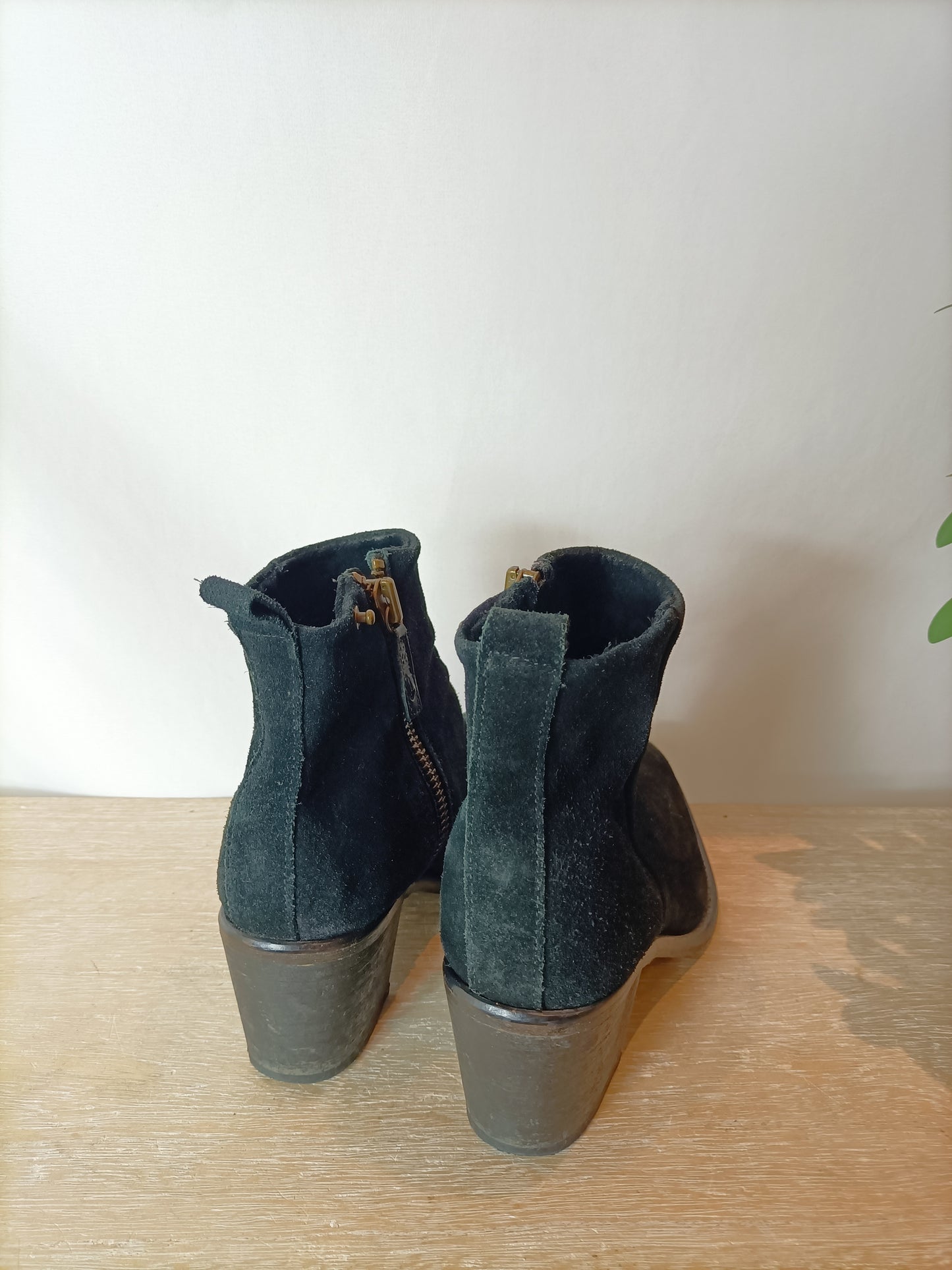 DIESEL. Botines negros . T 39