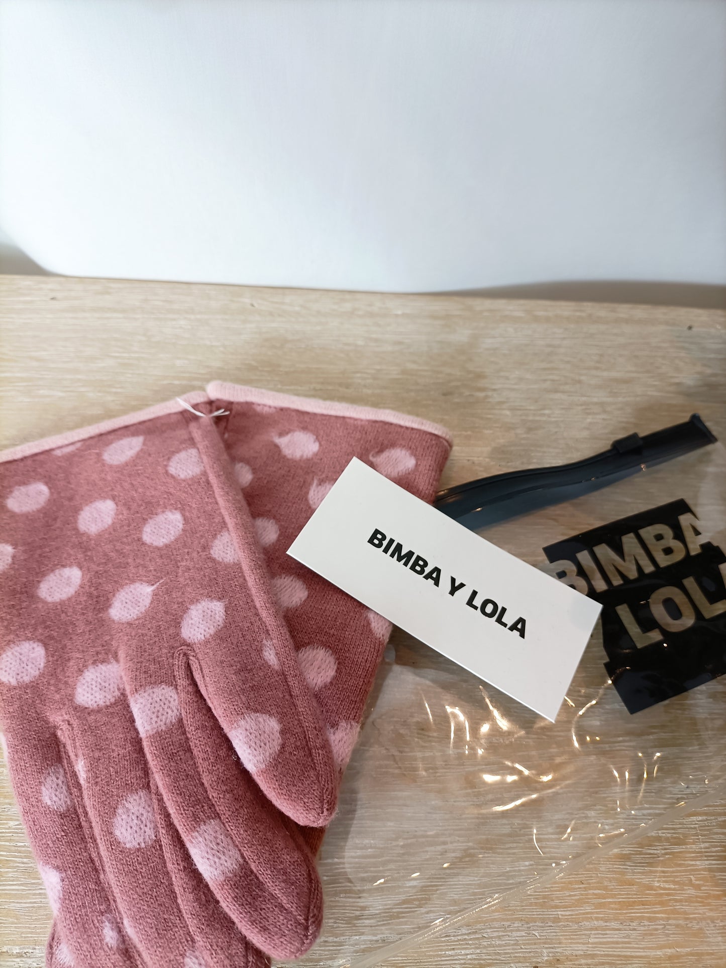 BIMBA Y LOLA. Guantes rosas lunares. T M