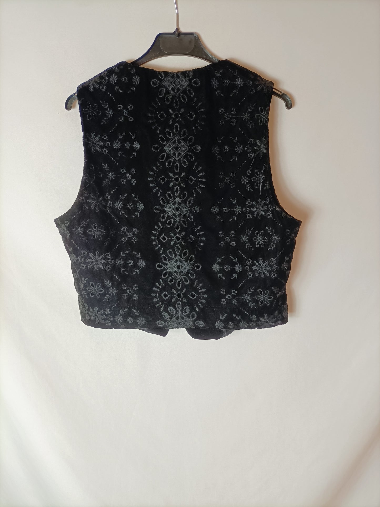 ZARA. Chaleco negro terciopelo T.l