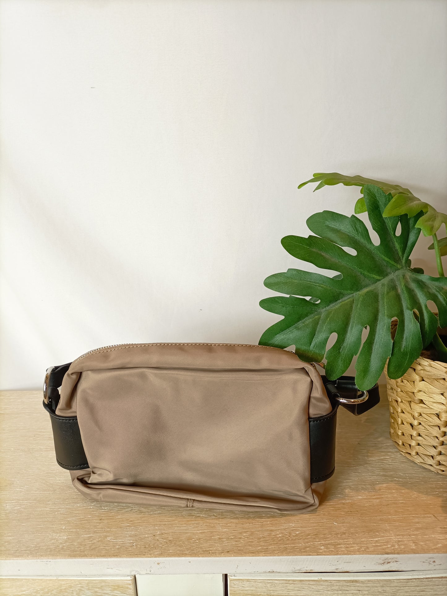 BIMBA Y LOLA. Bolso marrón lona