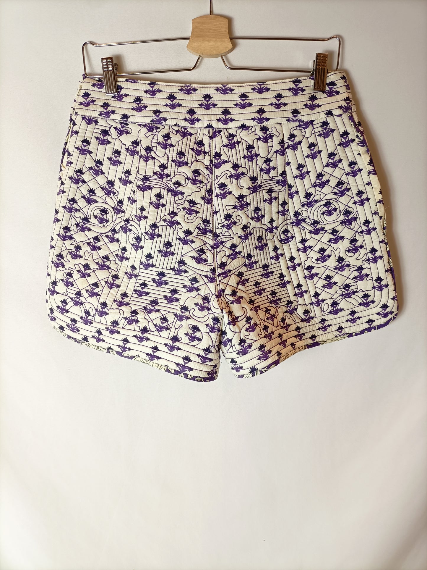 CLAUDIE PIERLOT. Pantalones cortos textura estampado