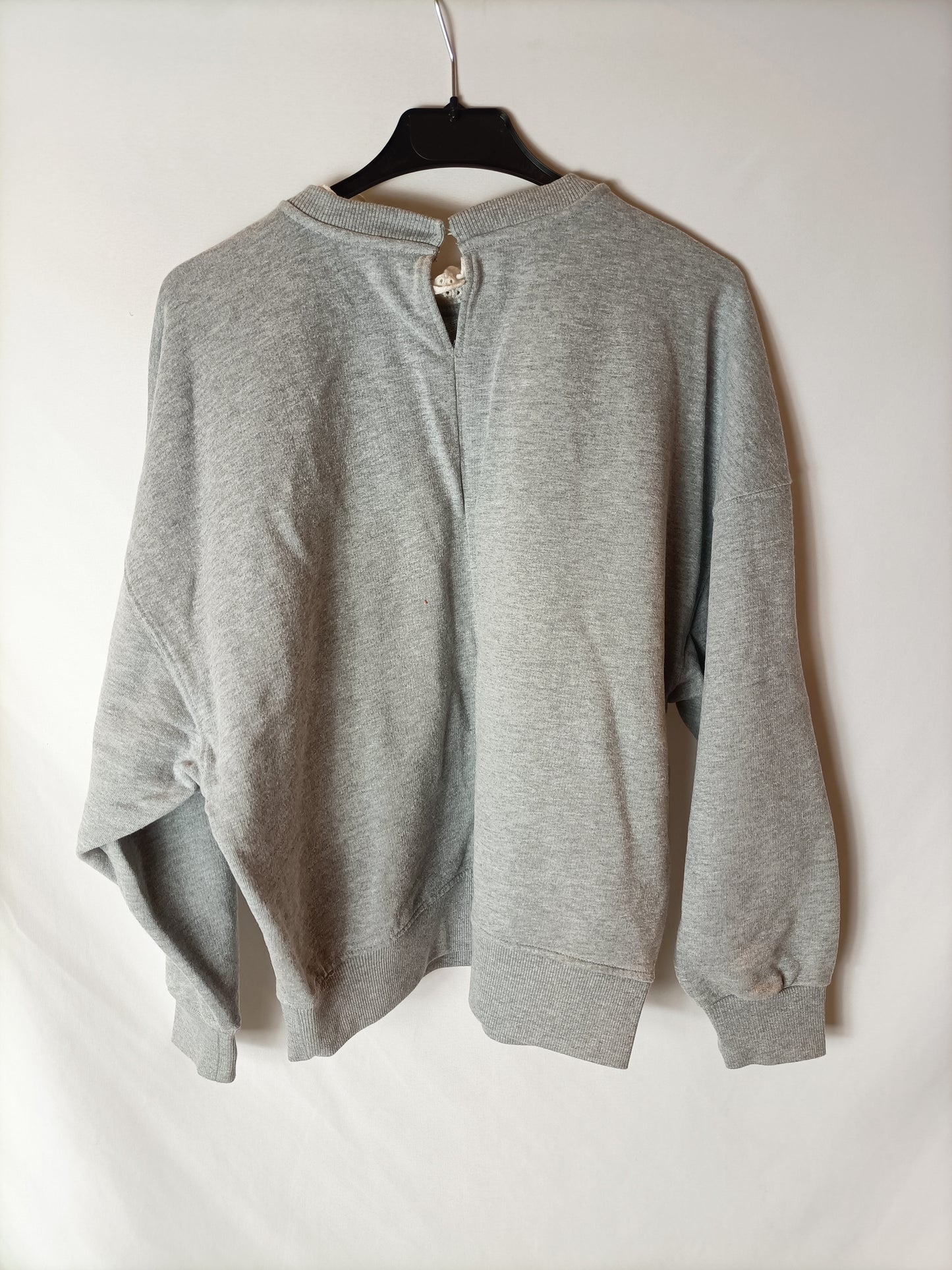 MANGO. Sudadera gris cuello T.s