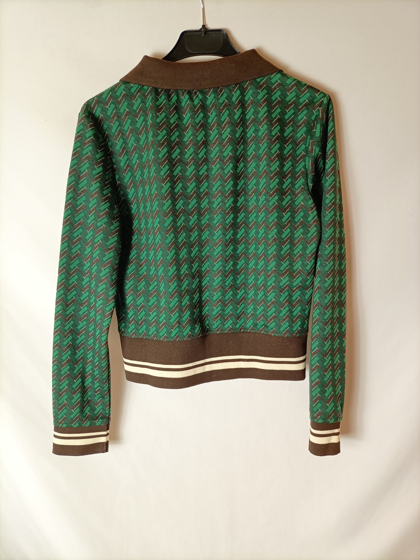 ZARA. Top verde con botones T.m