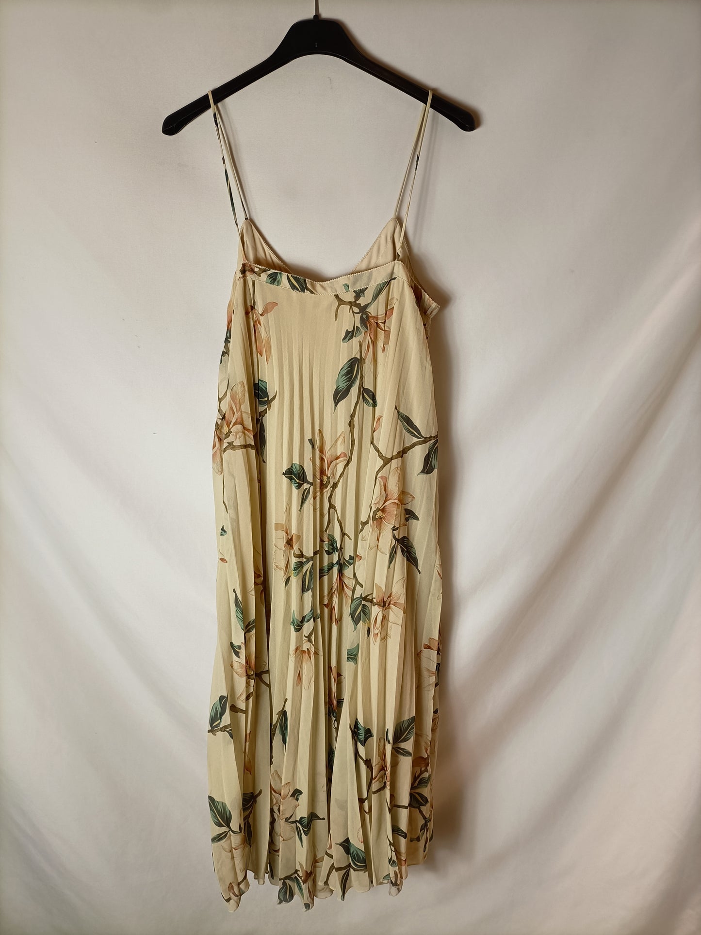 MANGO. Vestido plisado beige estampado. T S