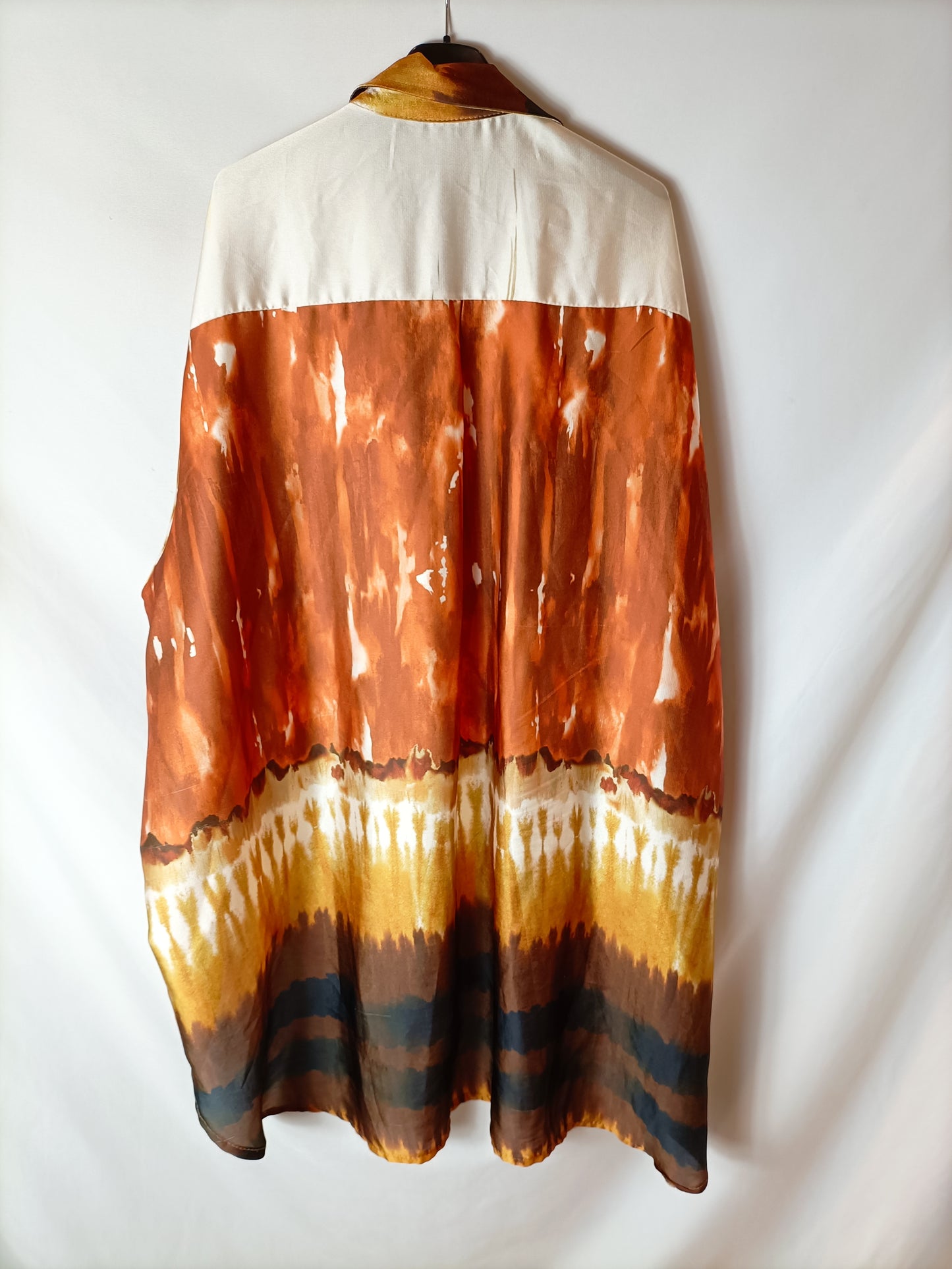 OTRAS. Blusa estampada oversized Tu(l)TARA