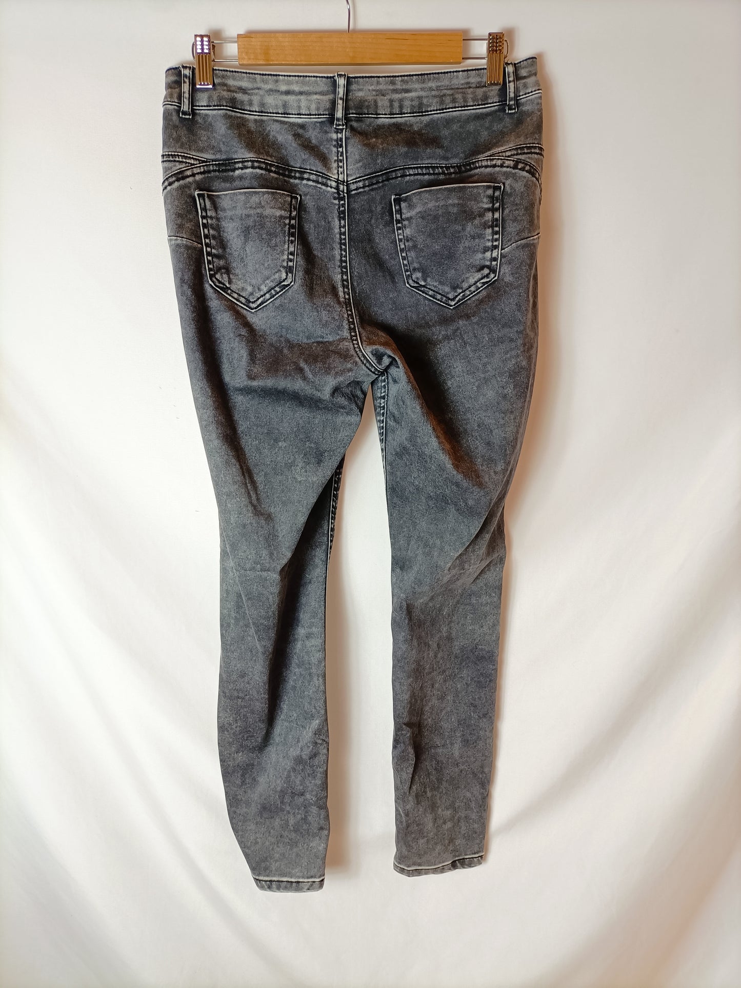 CALZEDONIA. Pantalón gris desgastado T.l