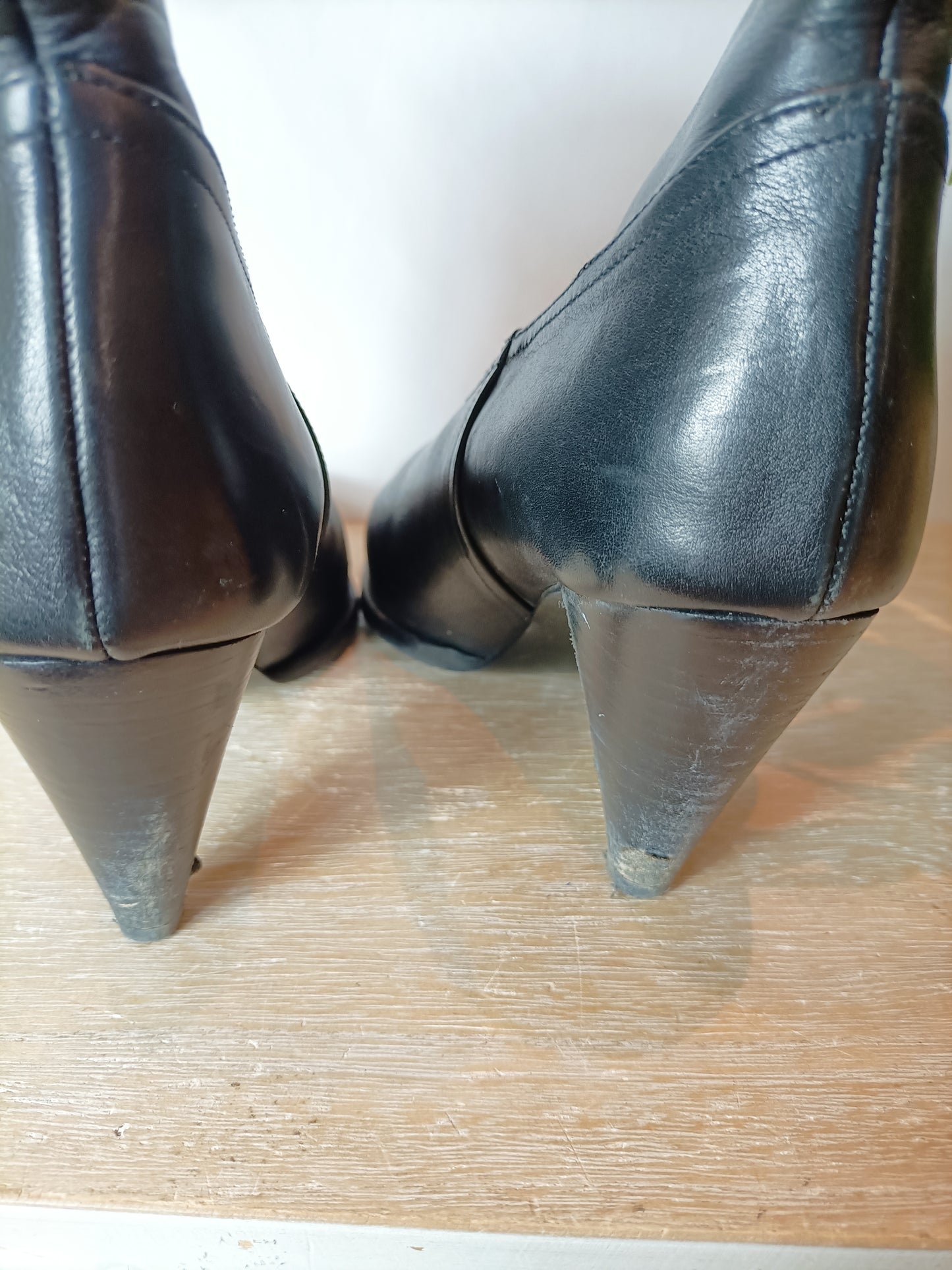 UTERQÜE. Botines negros piel T.38 TARA