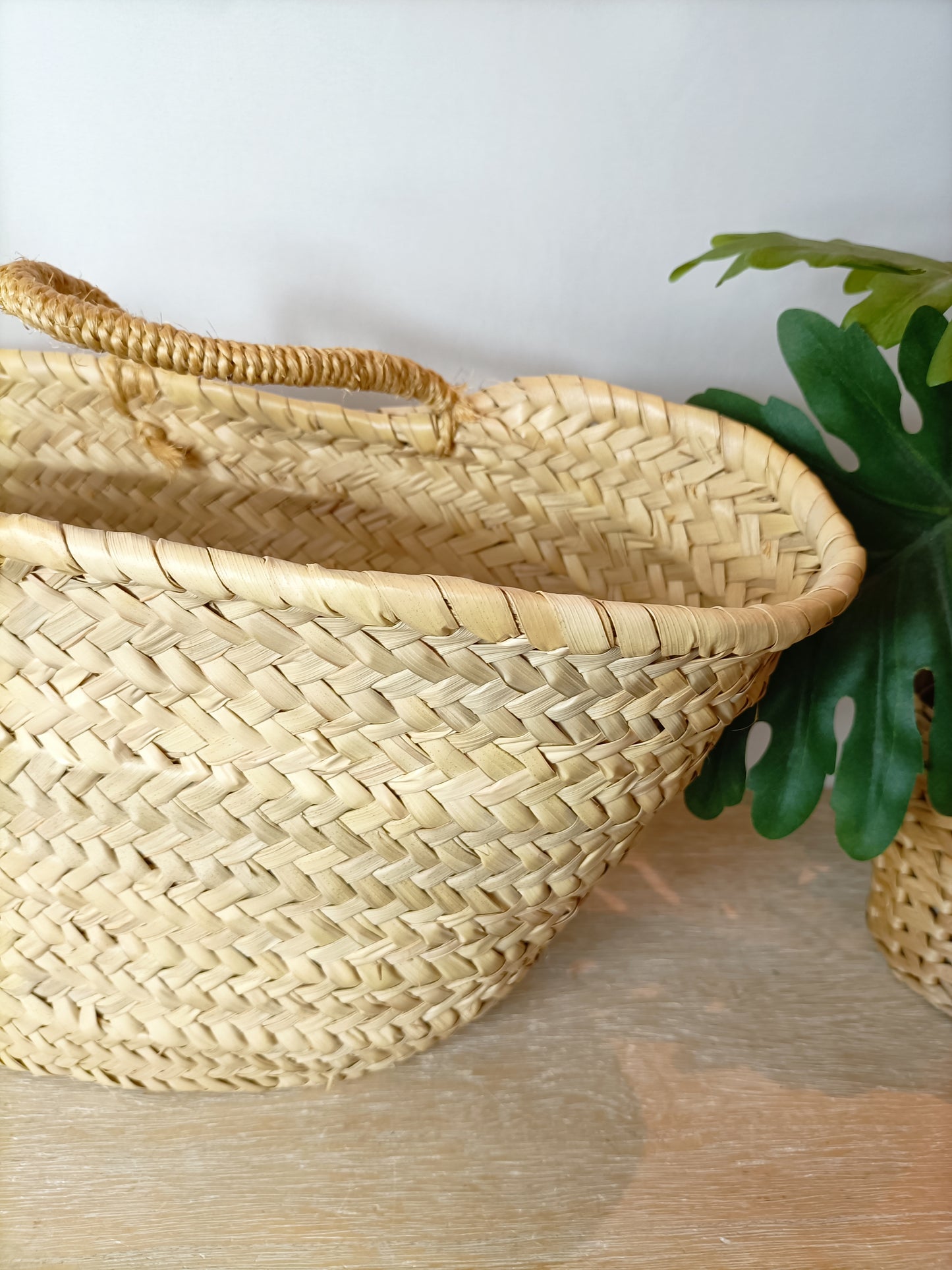 OTRAS. Capazo mediano beige